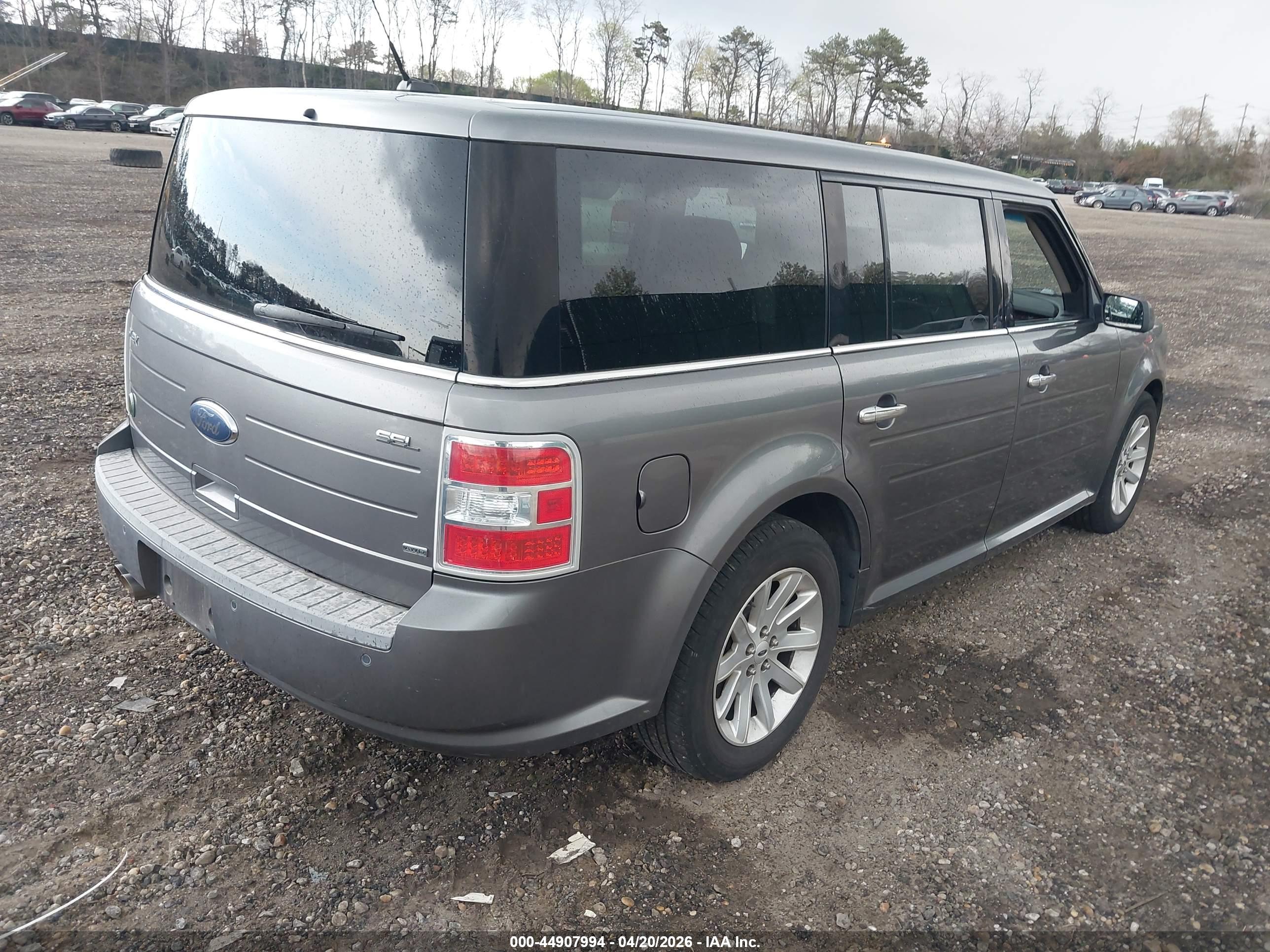 FORD FLEX image 4