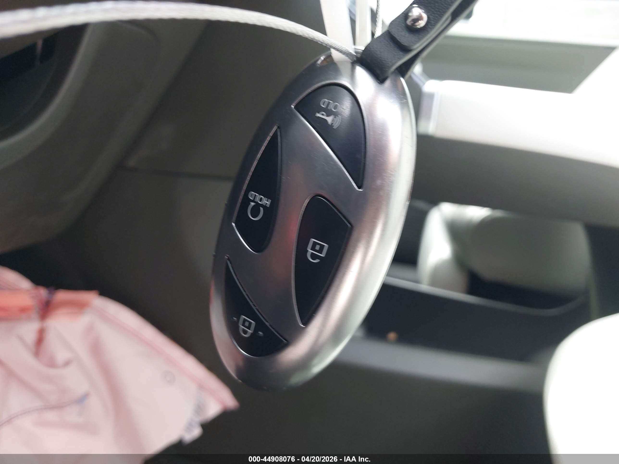 HYUNDAI SANTA image 11
