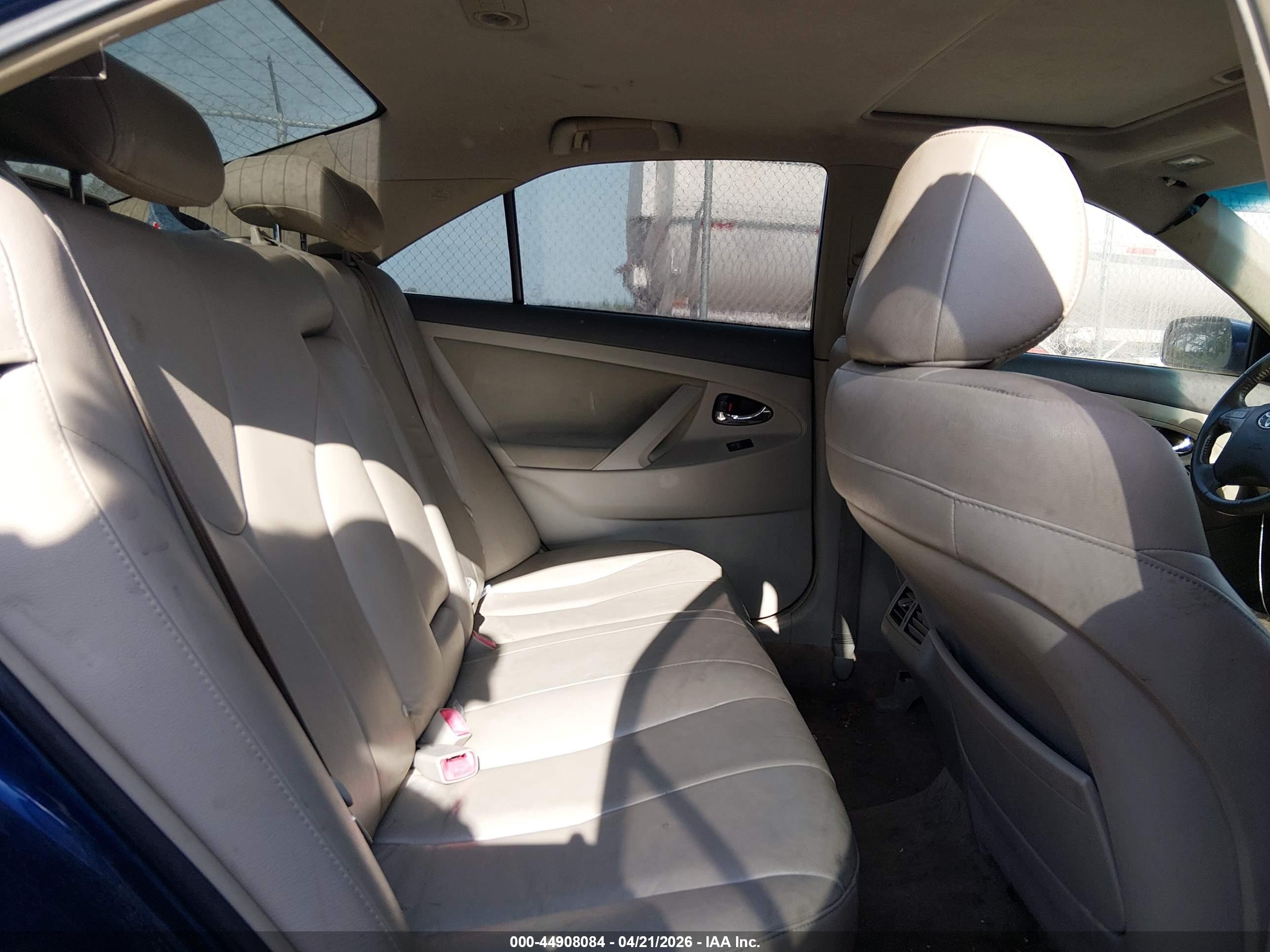 TOYOTA CAMRY image 8