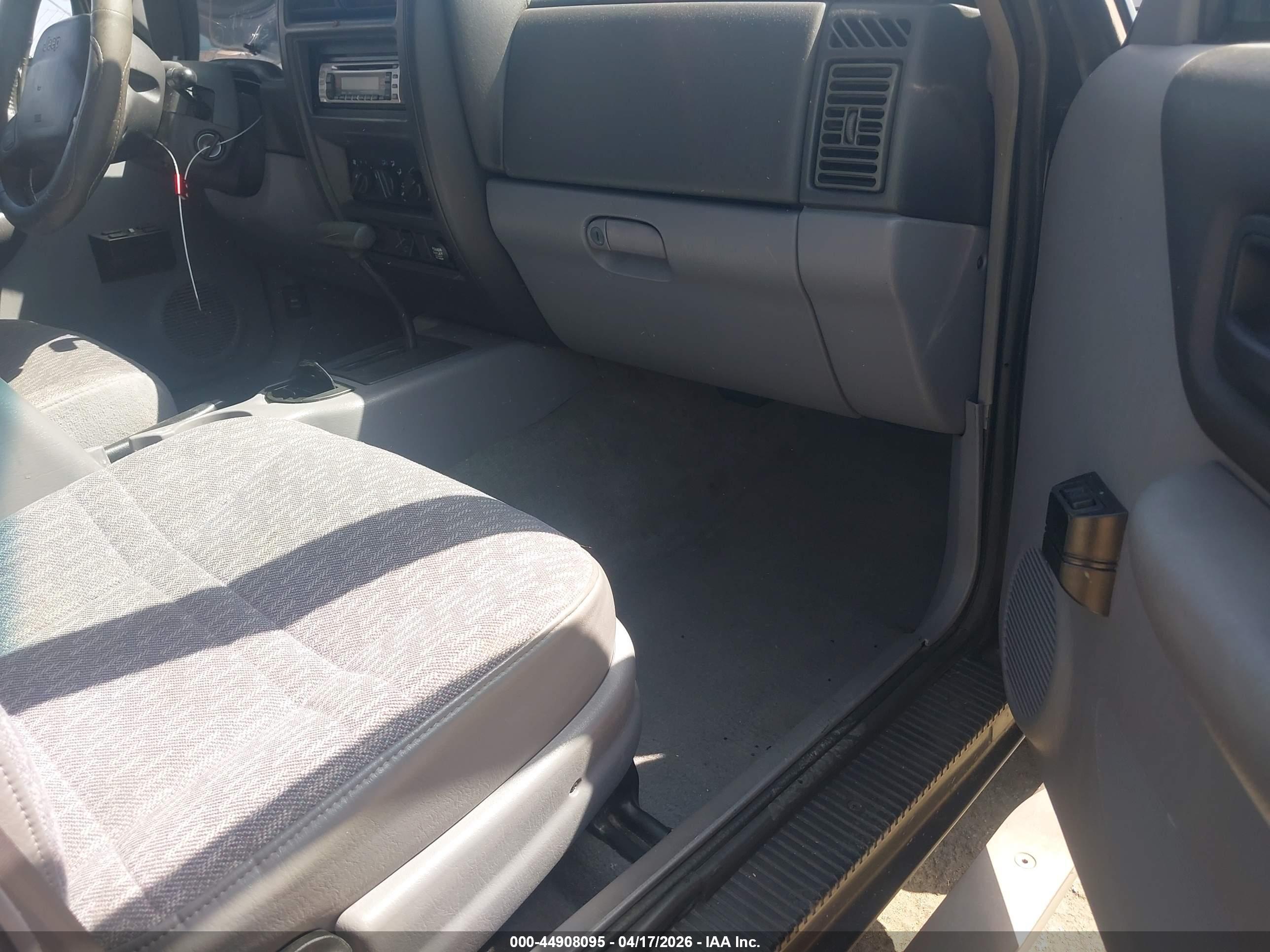 JEEP CHEROKEE image 5