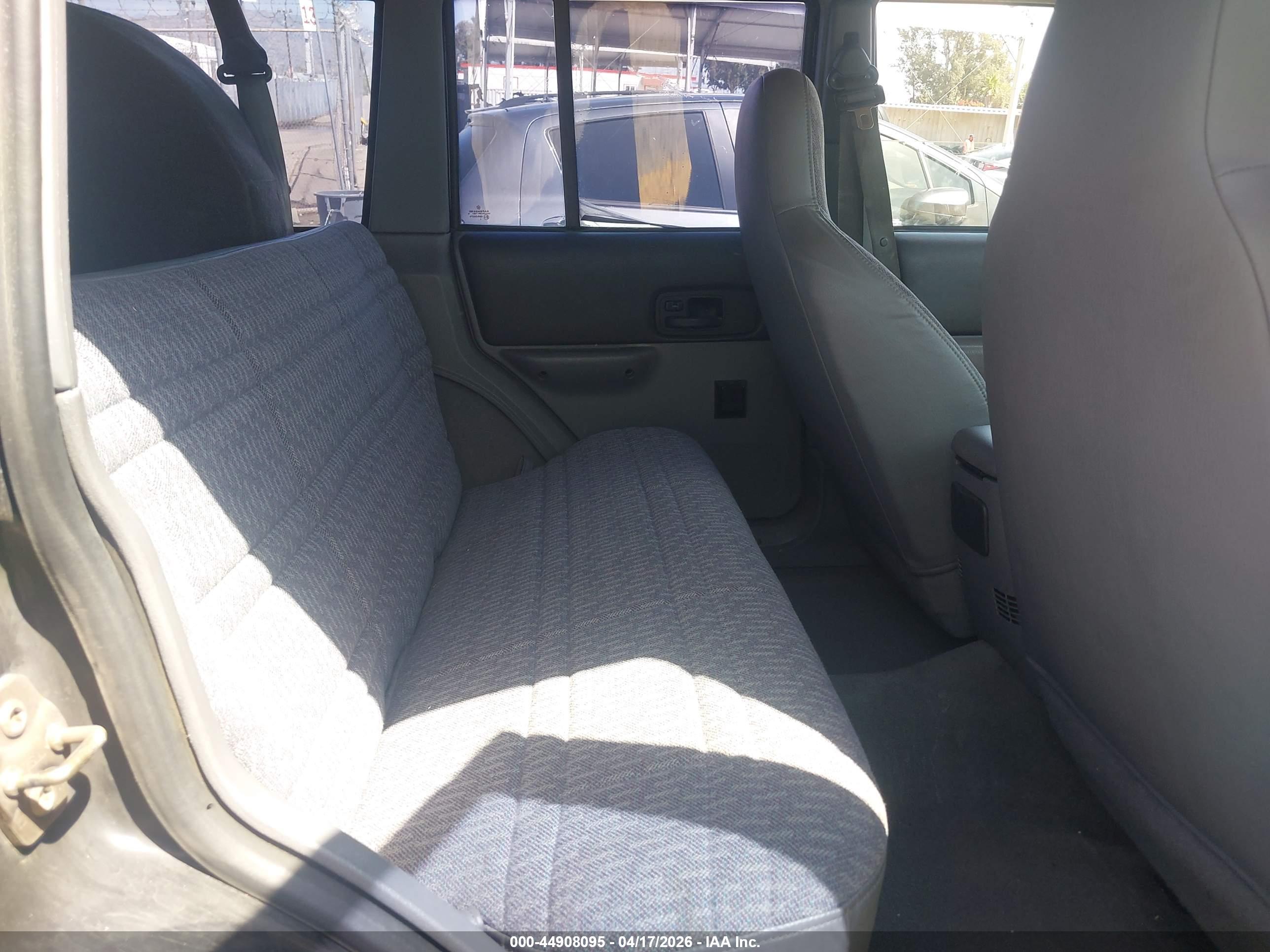 JEEP CHEROKEE image 8