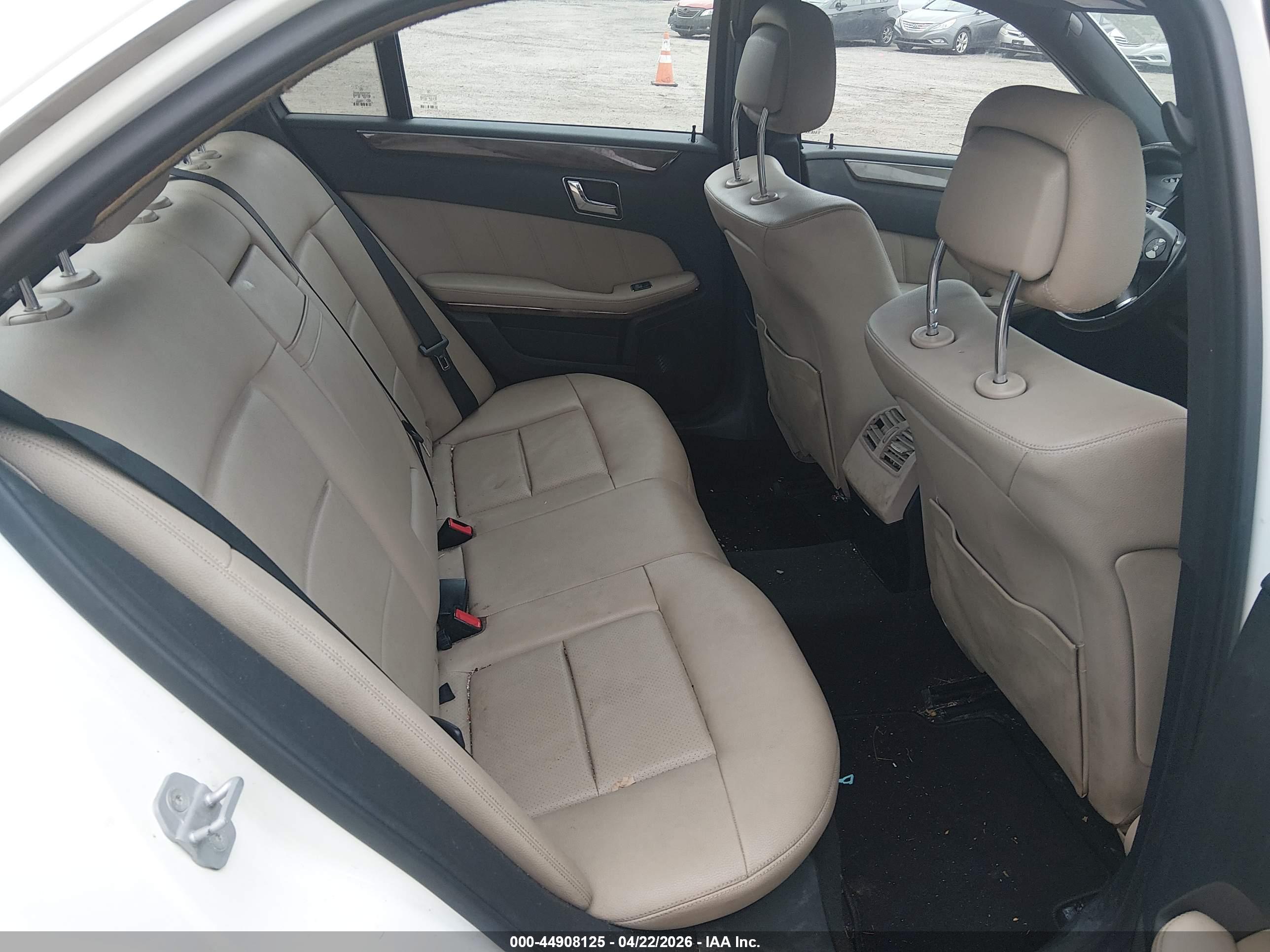 MERCEDES-BENZ E image 8