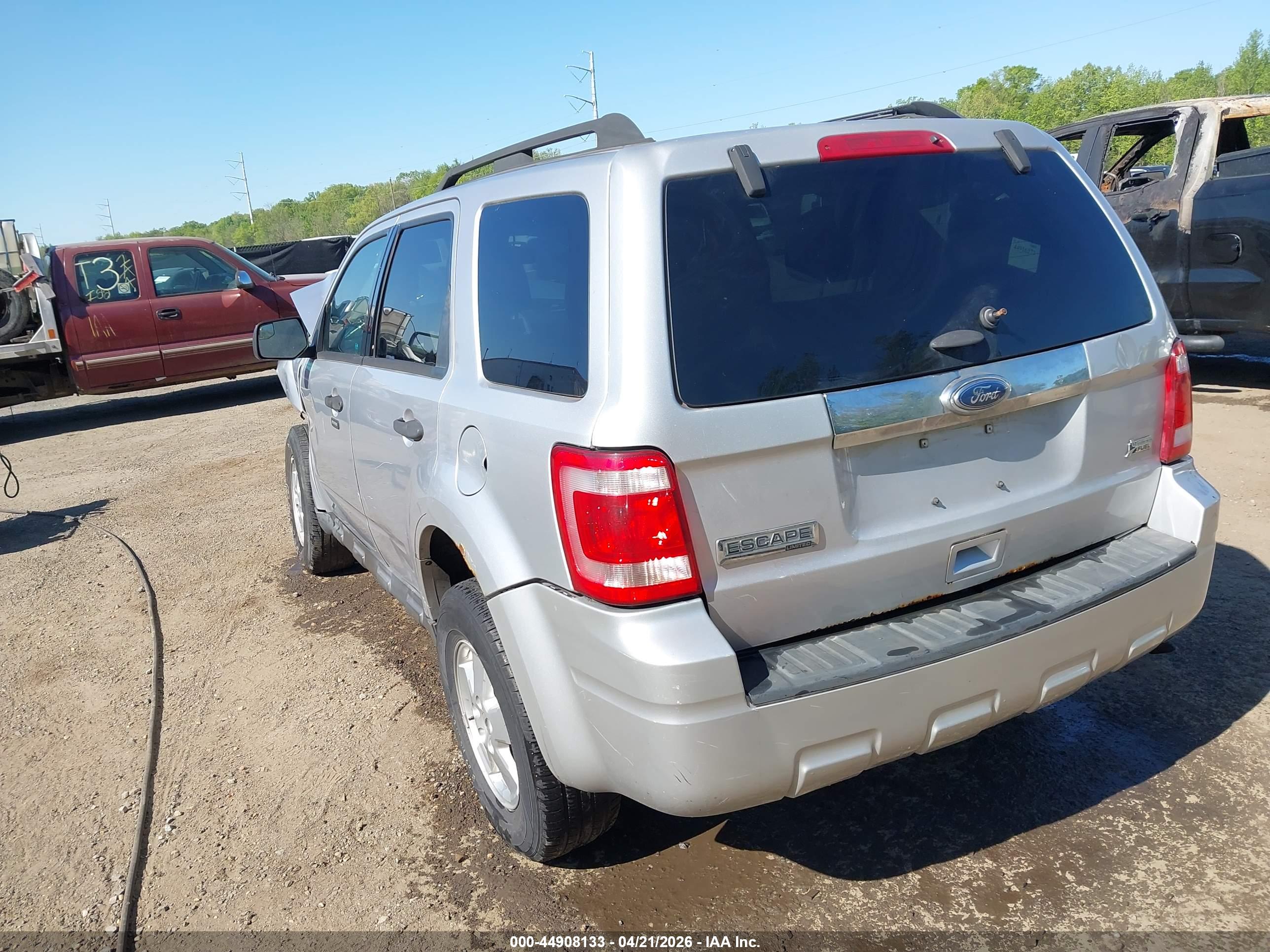 FORD ESCAPE image 3