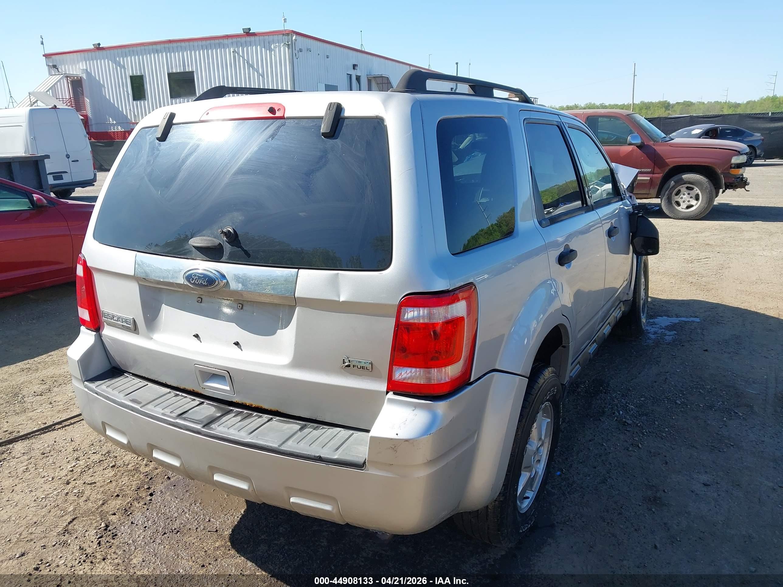FORD ESCAPE image 4