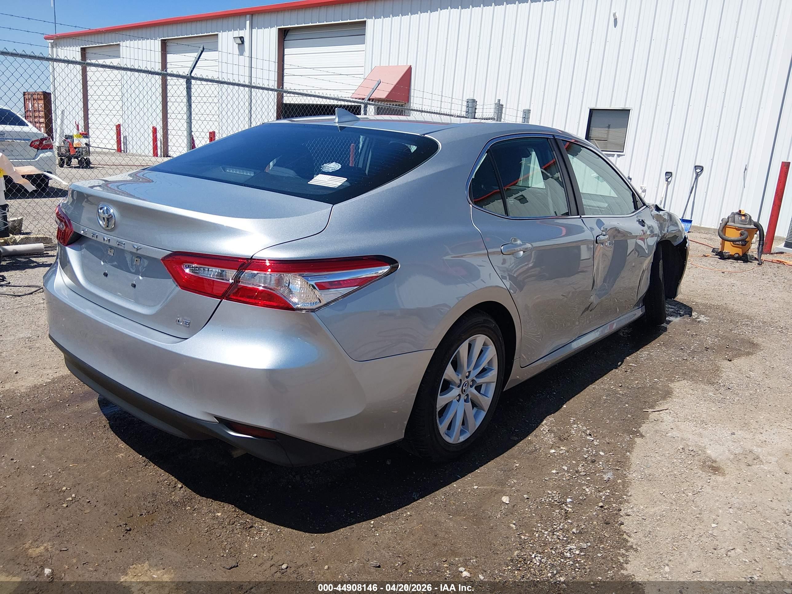 TOYOTA CAMRY image 4