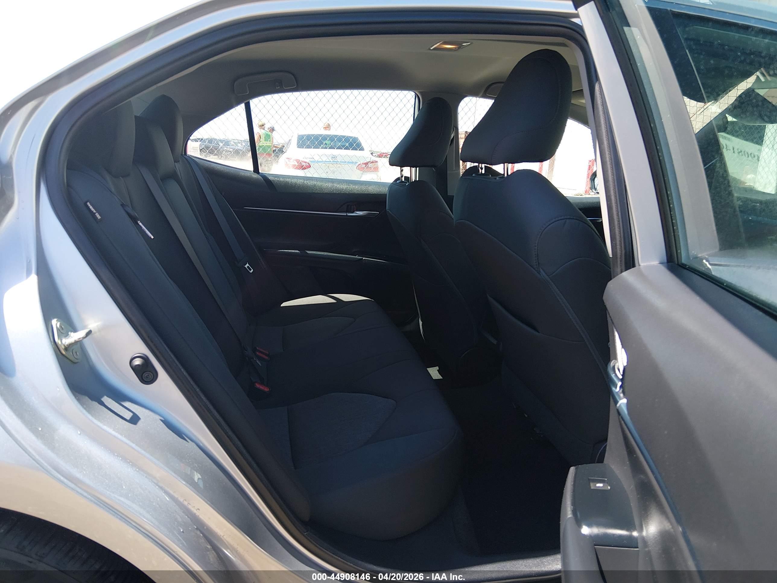 TOYOTA CAMRY image 8