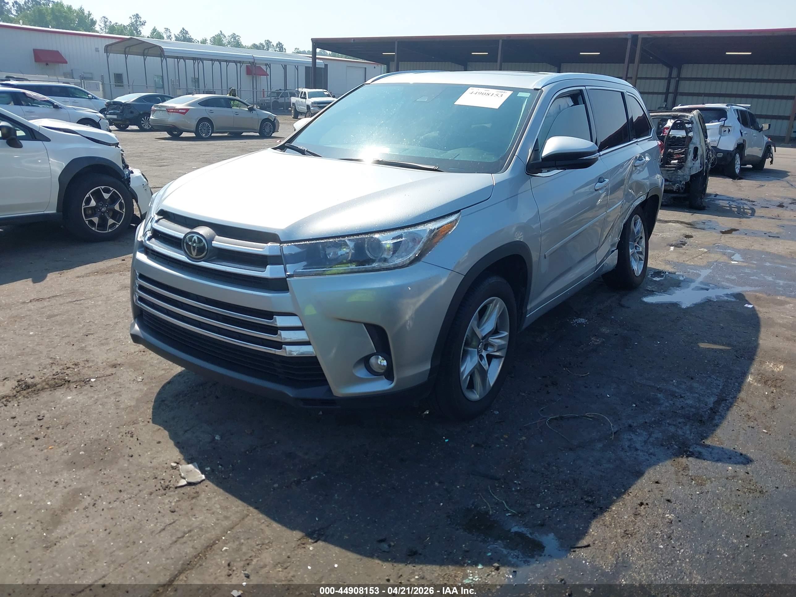 TOYOTA HIGHLANDER image 2