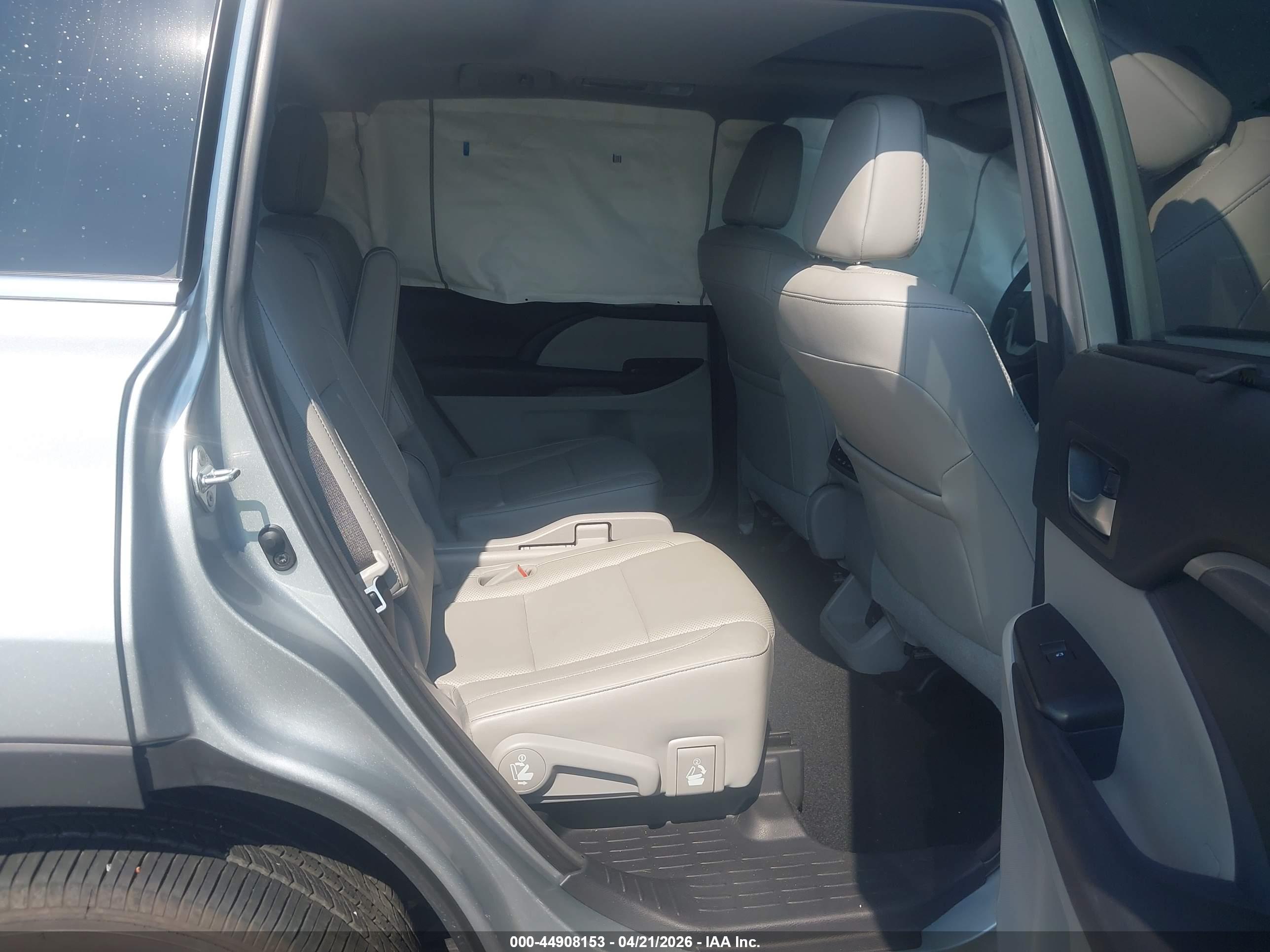 TOYOTA HIGHLANDER image 8