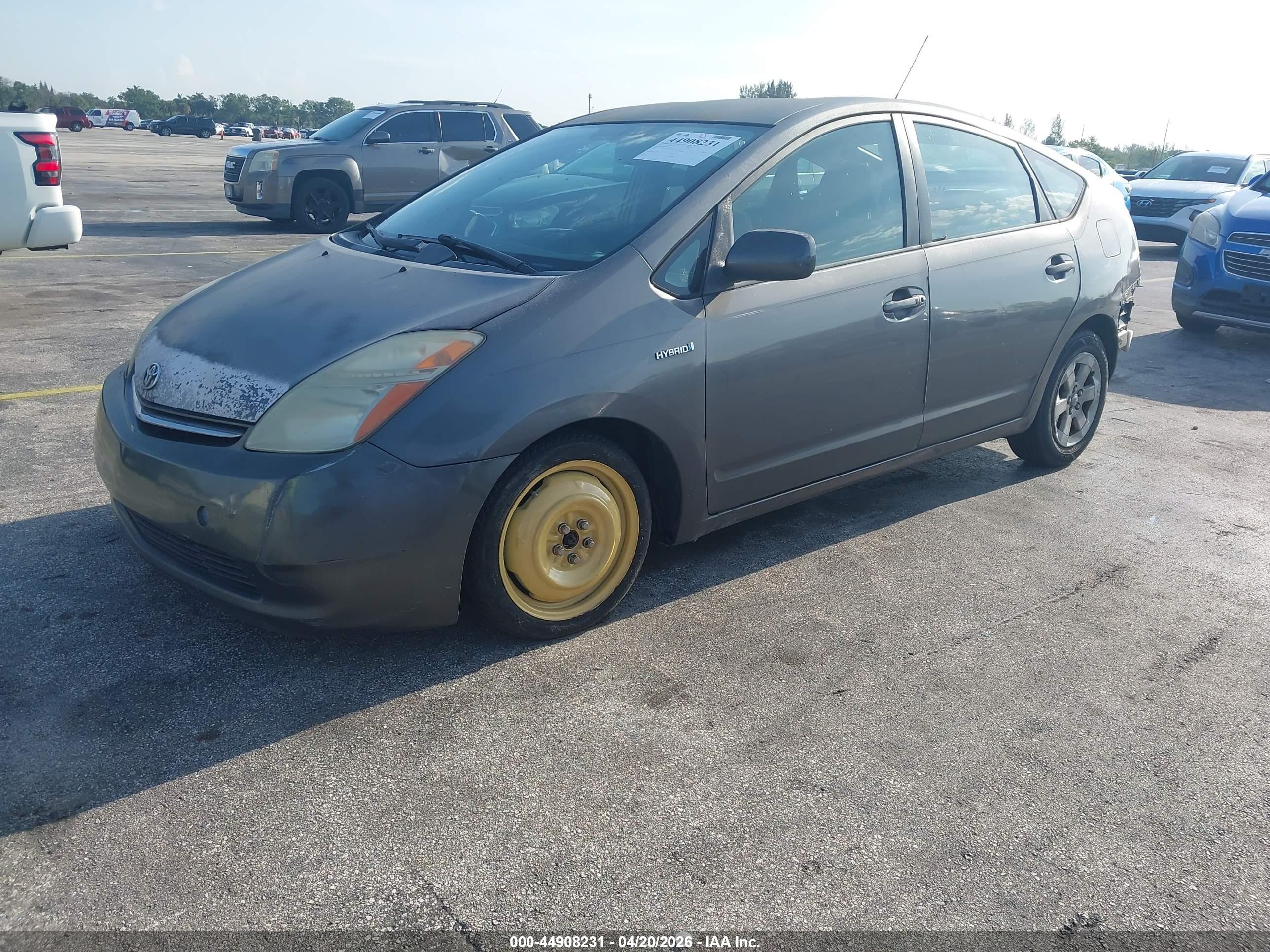 TOYOTA PRIUS image 2