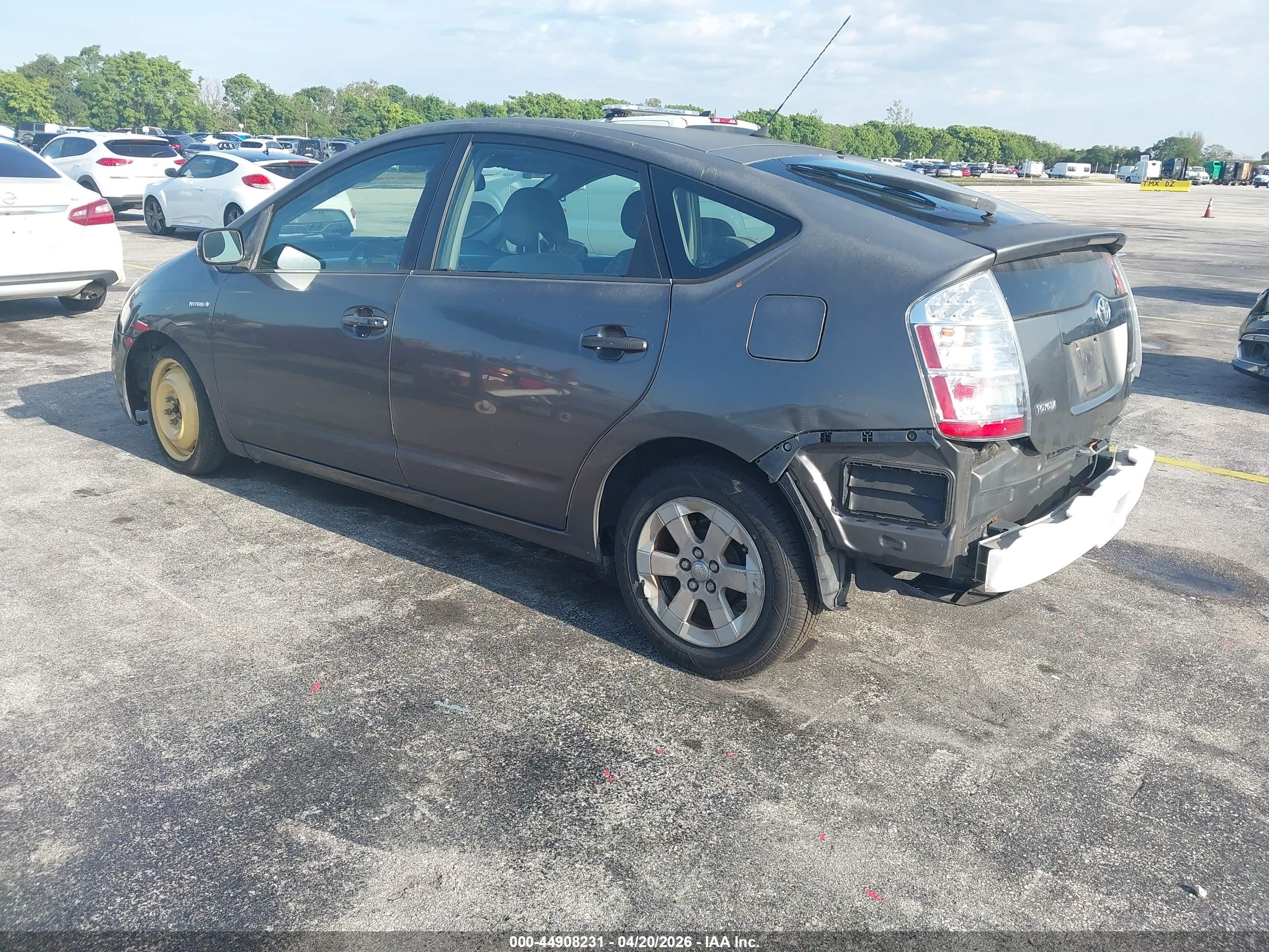 TOYOTA PRIUS image 3
