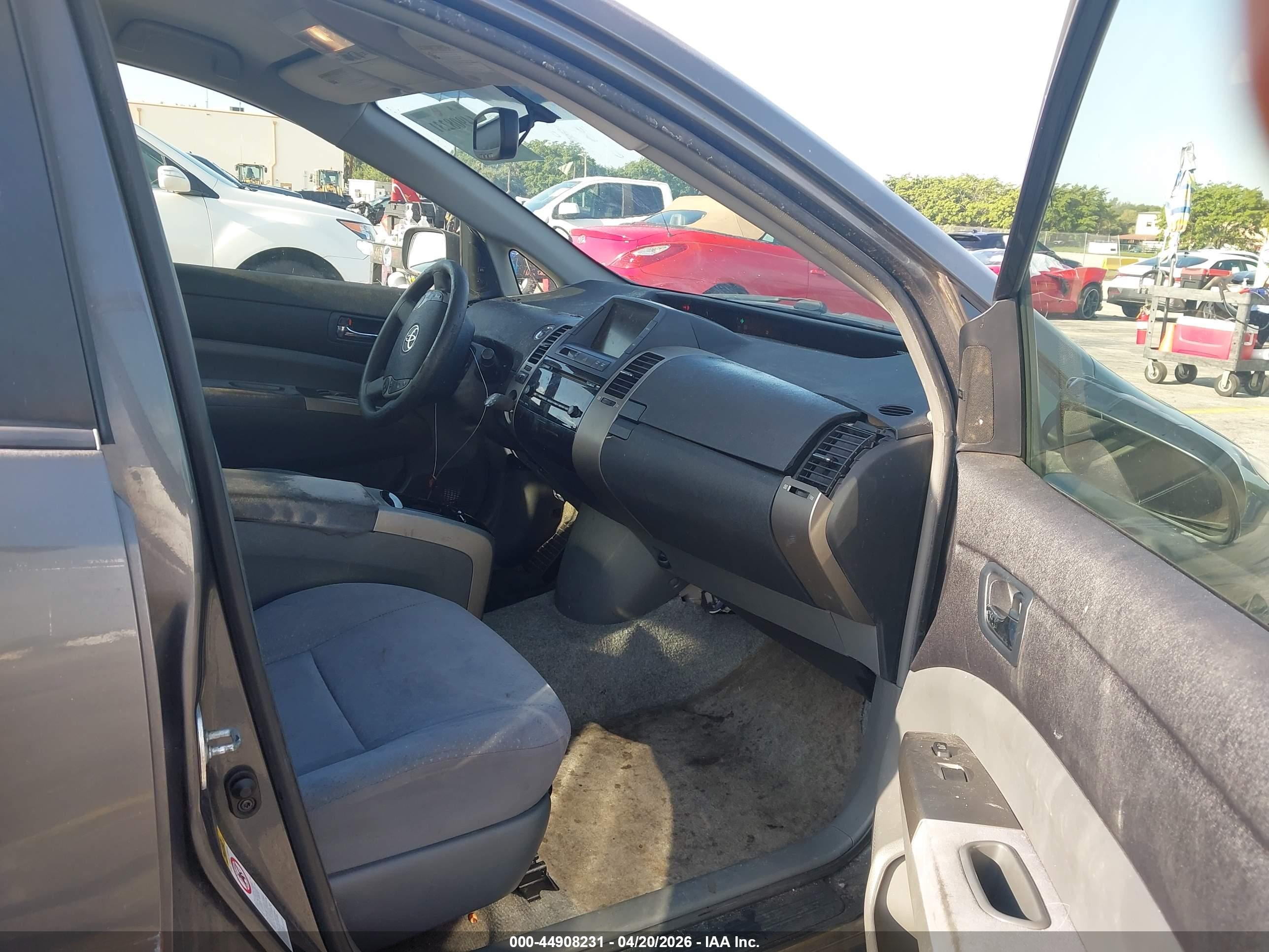 TOYOTA PRIUS image 5