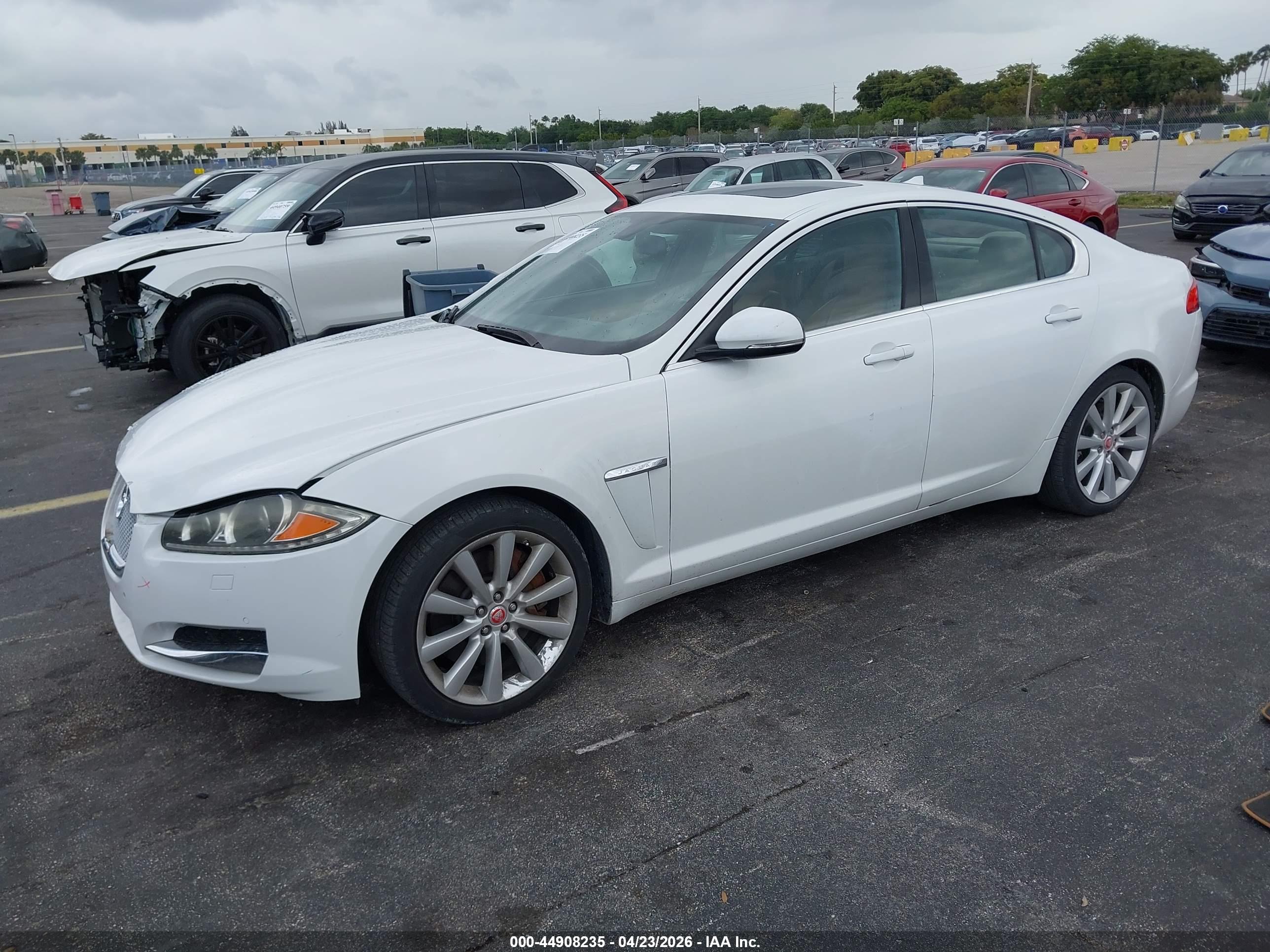 JAGUAR XF image 2