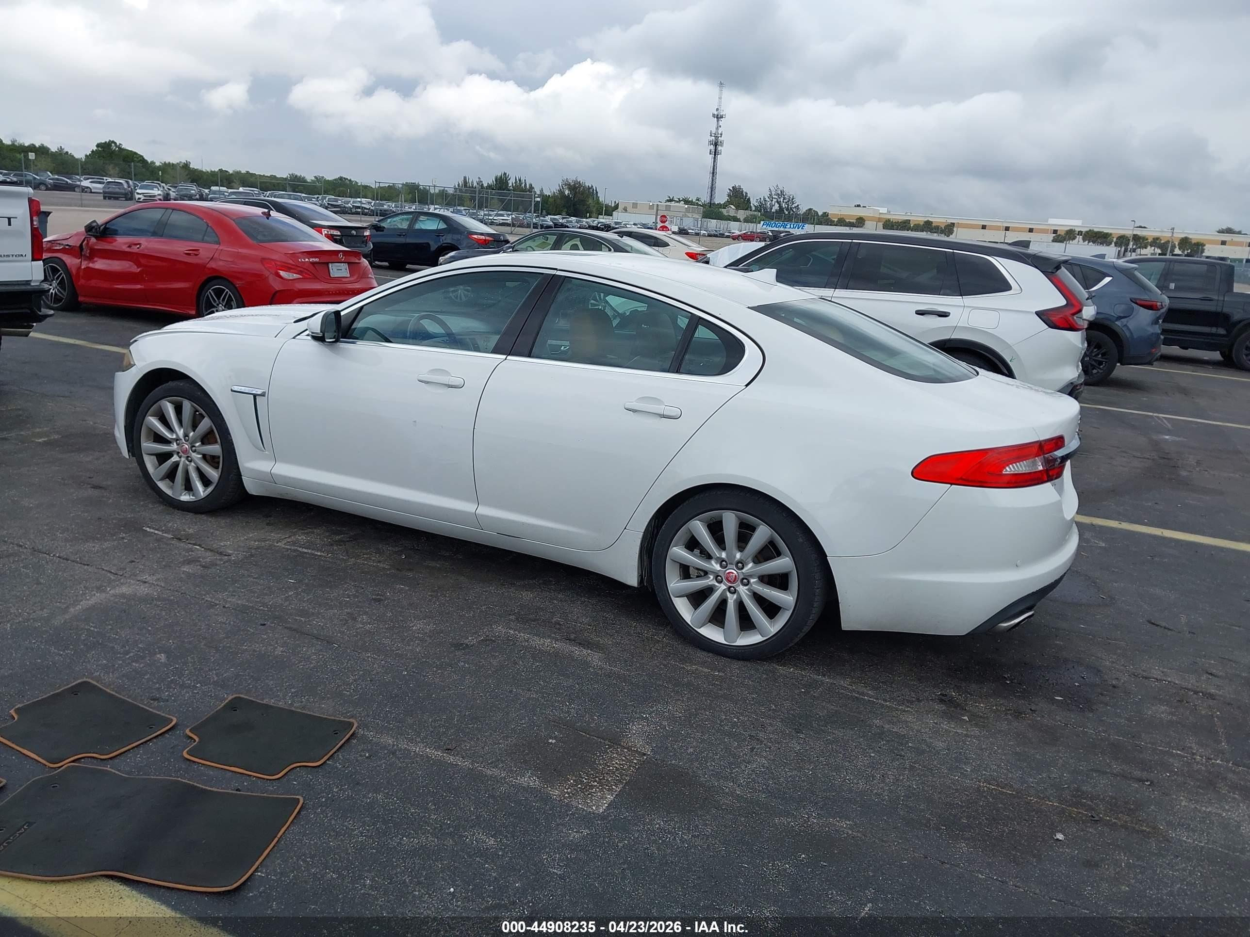 JAGUAR XF image 3