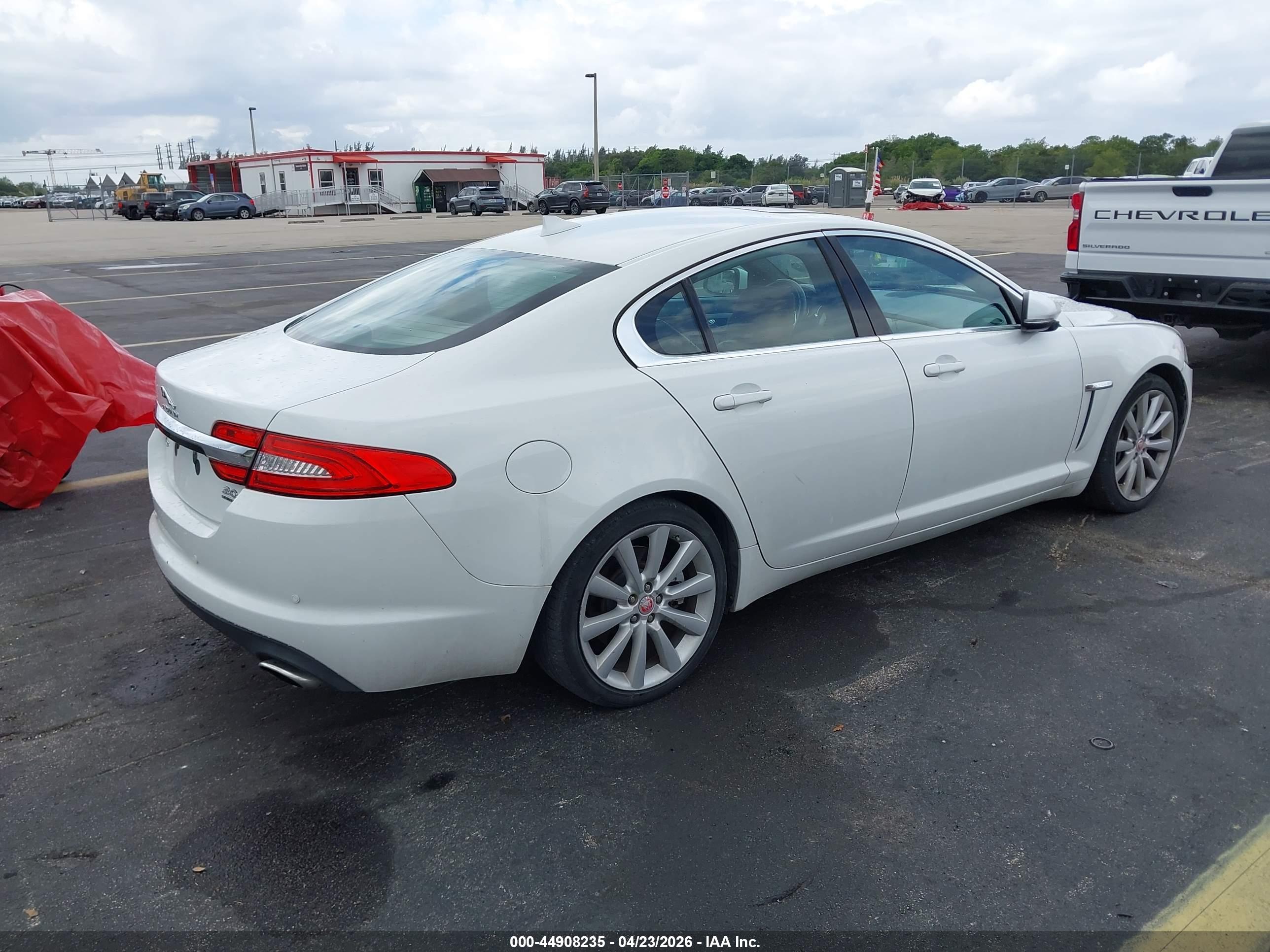 JAGUAR XF image 4