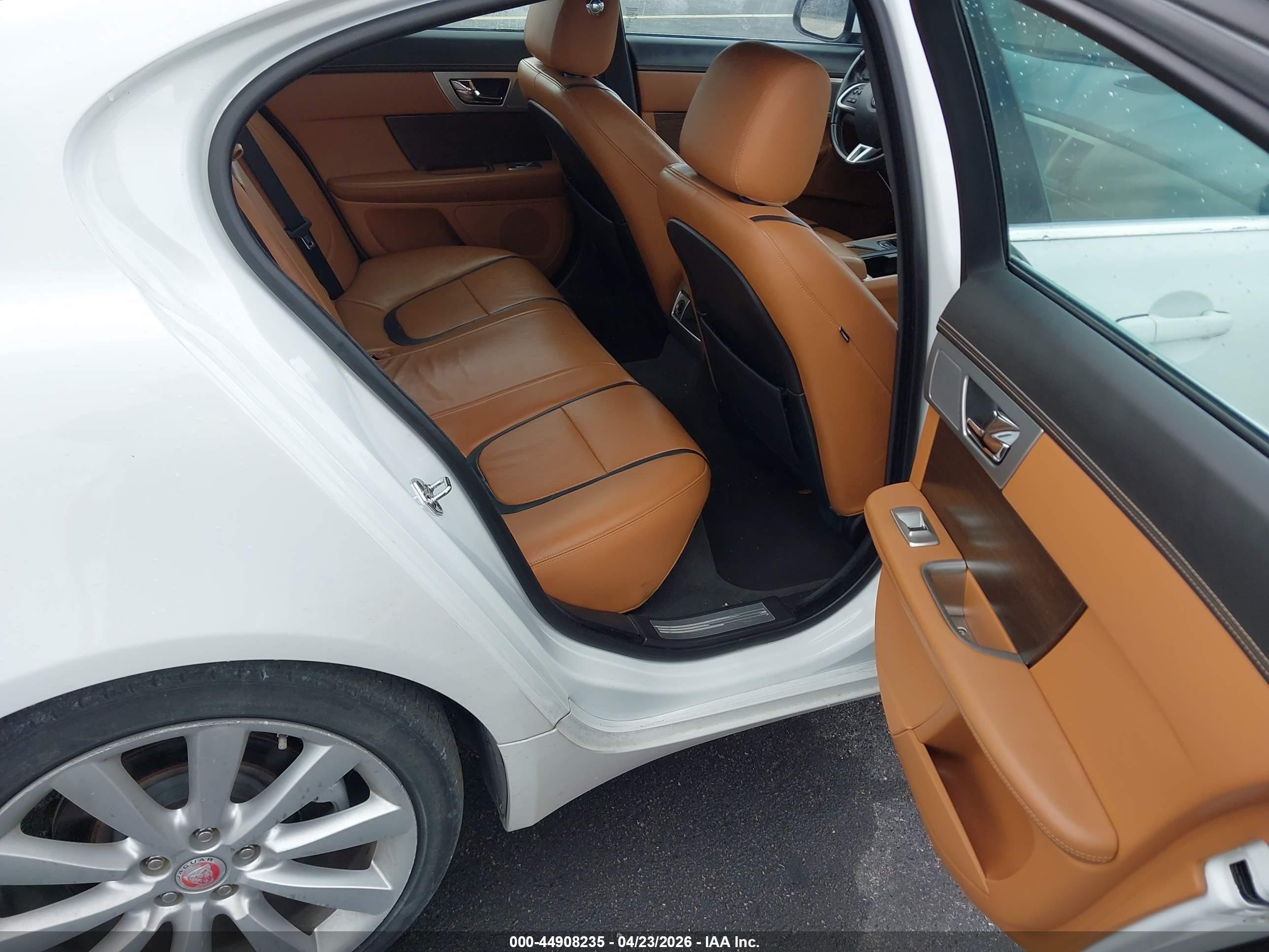 JAGUAR XF image 8
