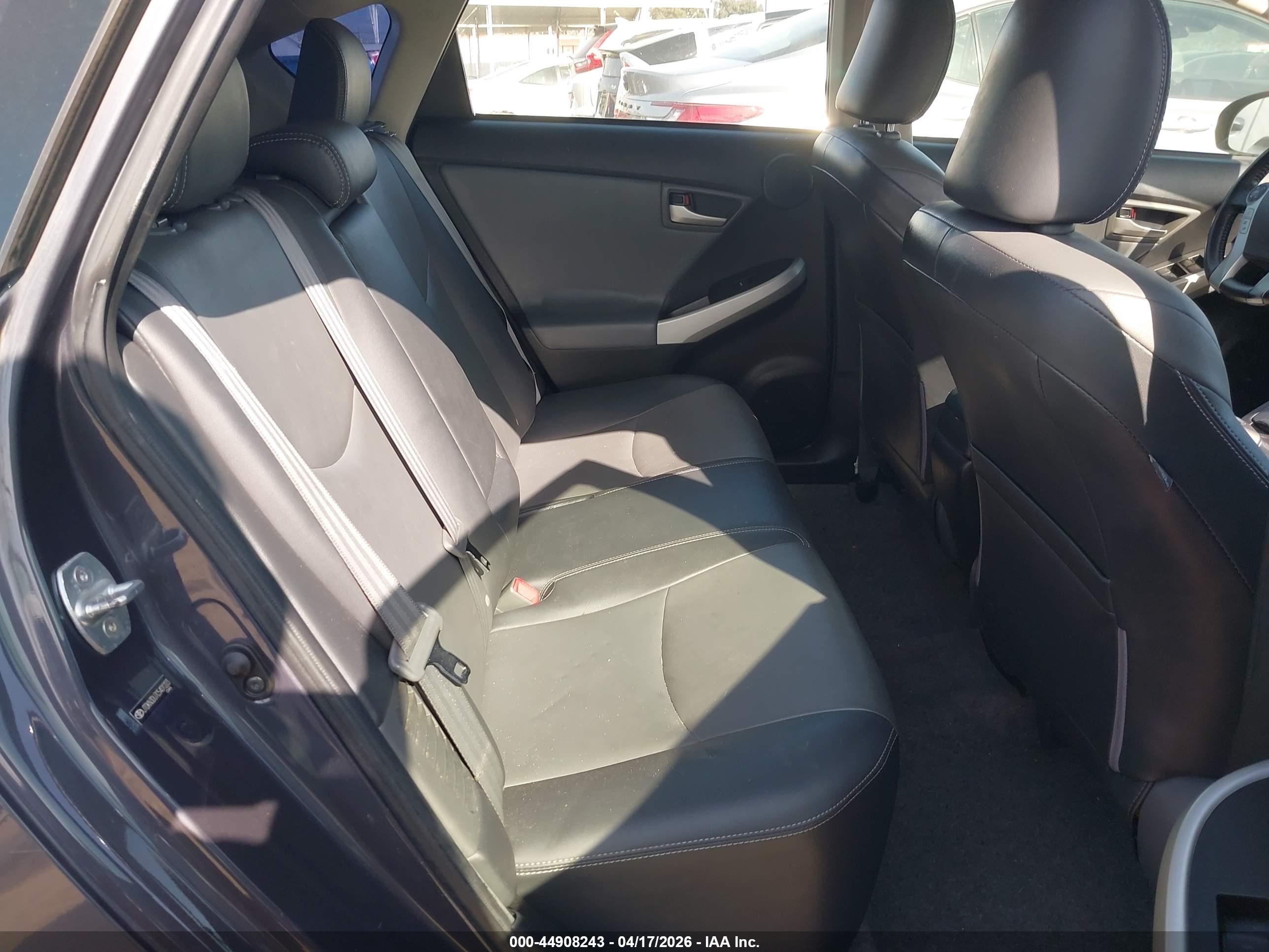 TOYOTA PRIUS image 8