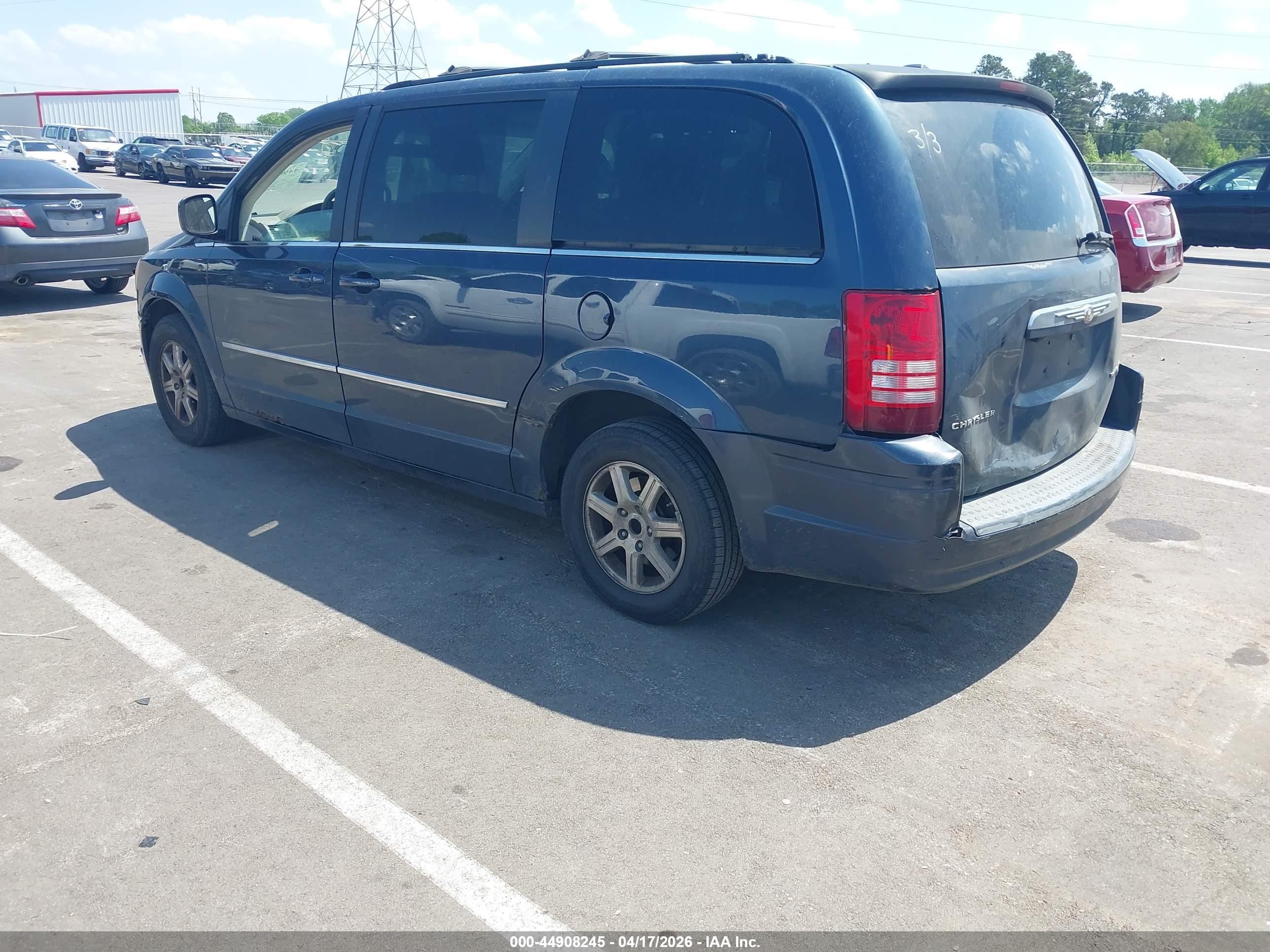 CHRYSLER TOWN image 3