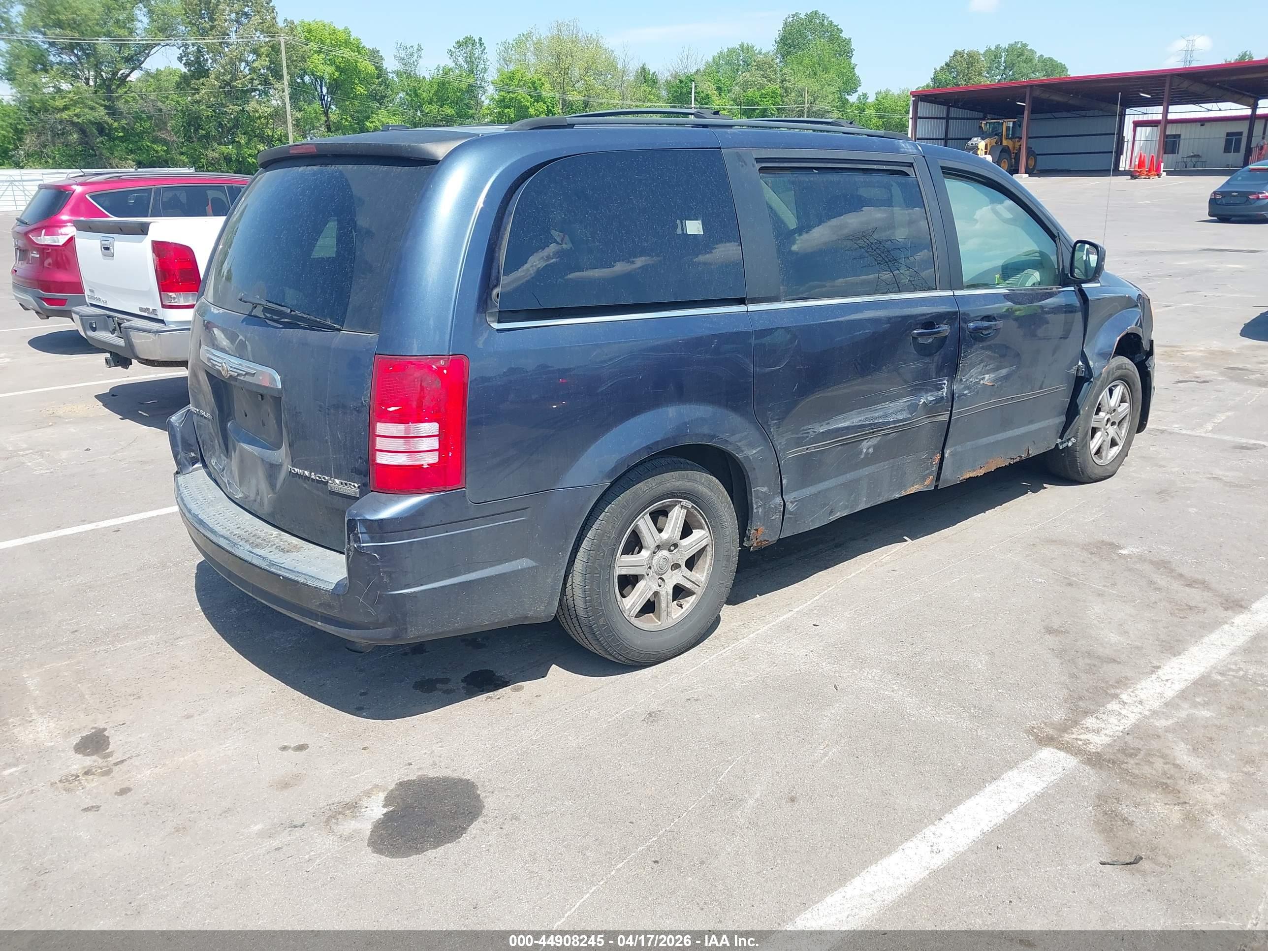 CHRYSLER TOWN image 4