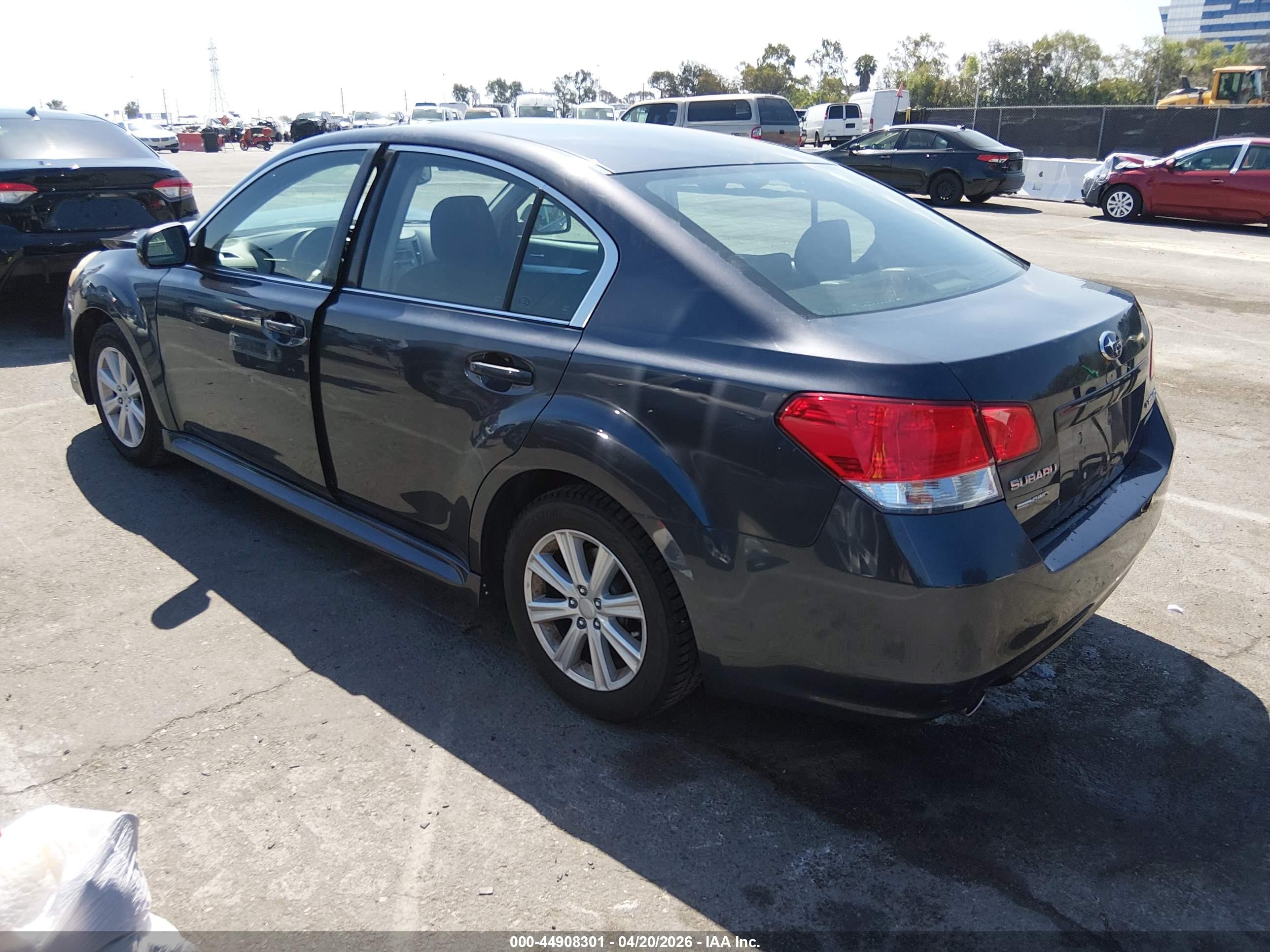 SUBARU LEGACY image 3