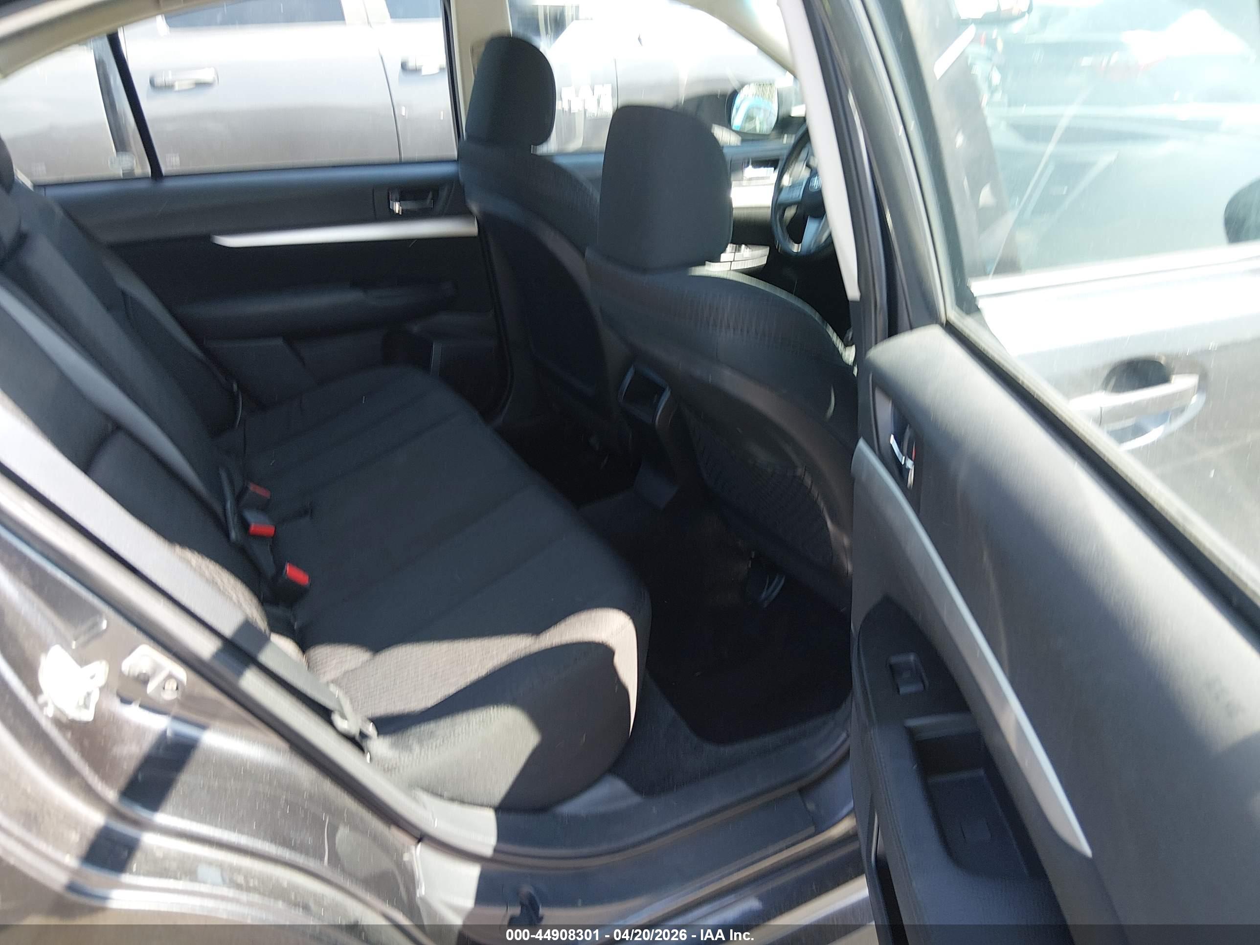 SUBARU LEGACY image 8
