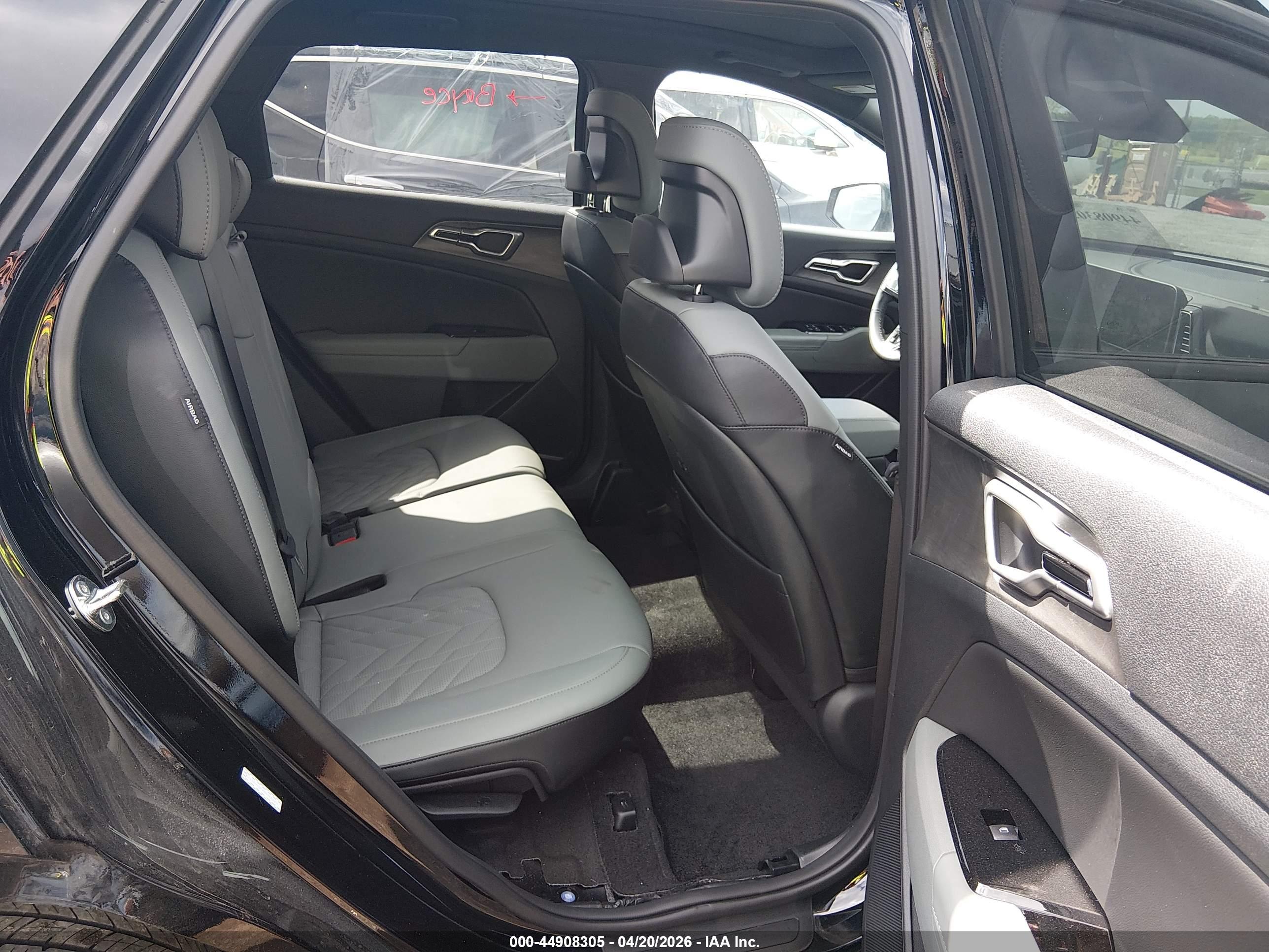 KIA SPORTAGE image 8