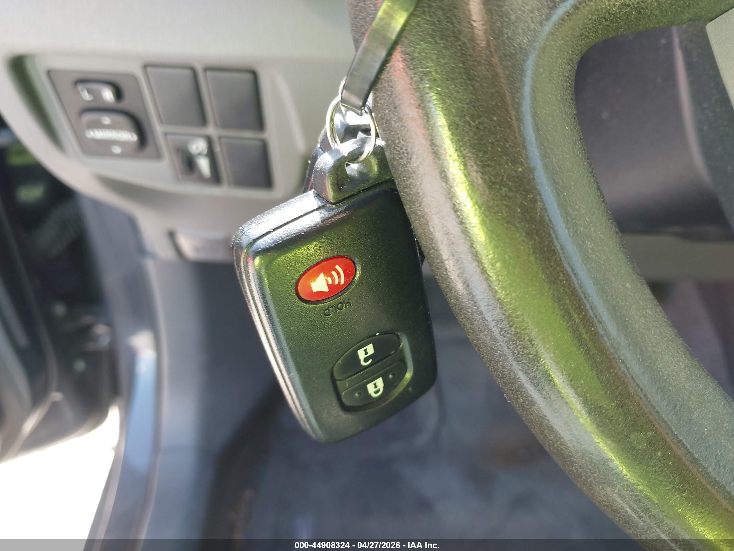 TOYOTA PRIUS image 11