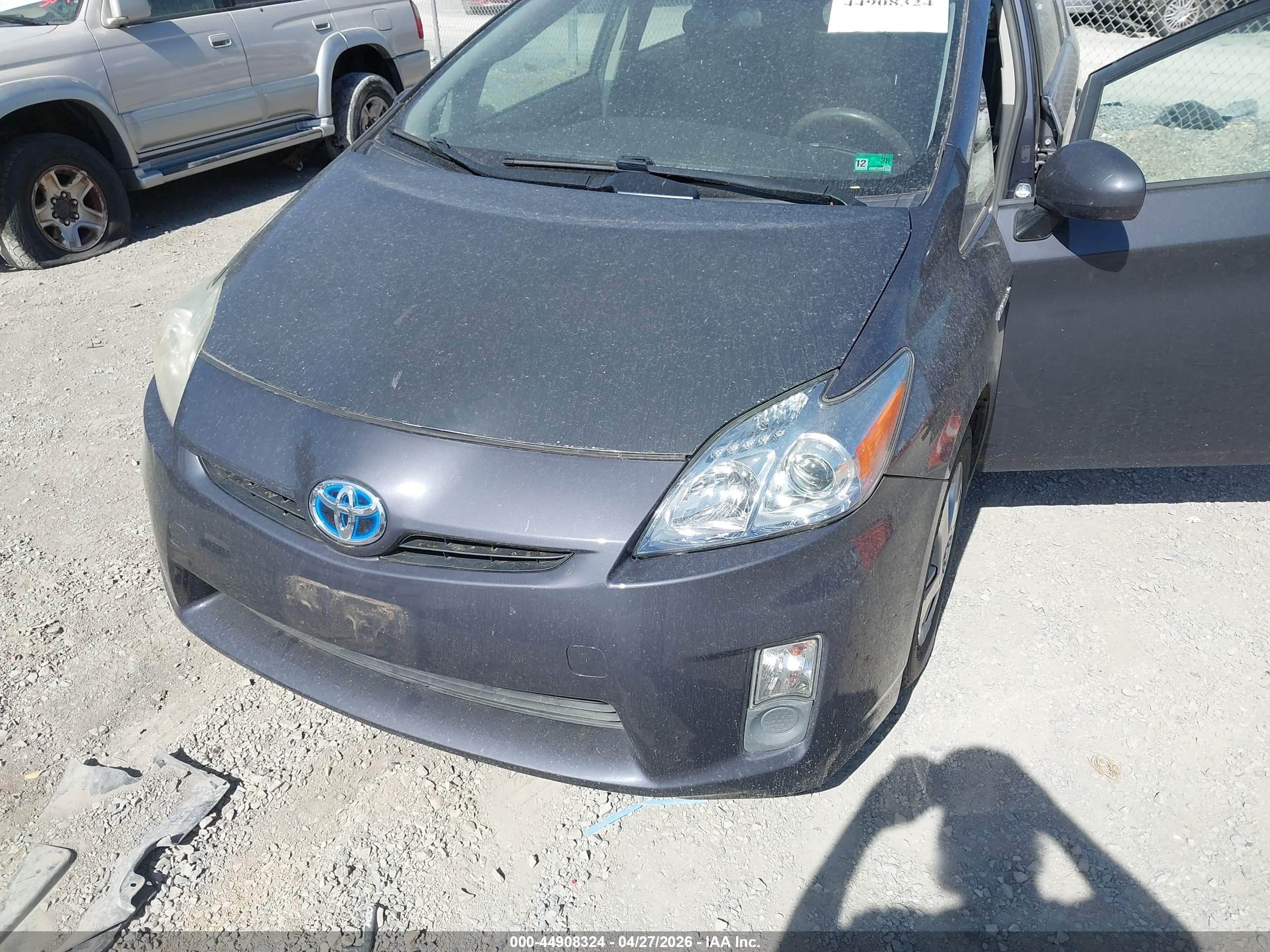 TOYOTA PRIUS image 6