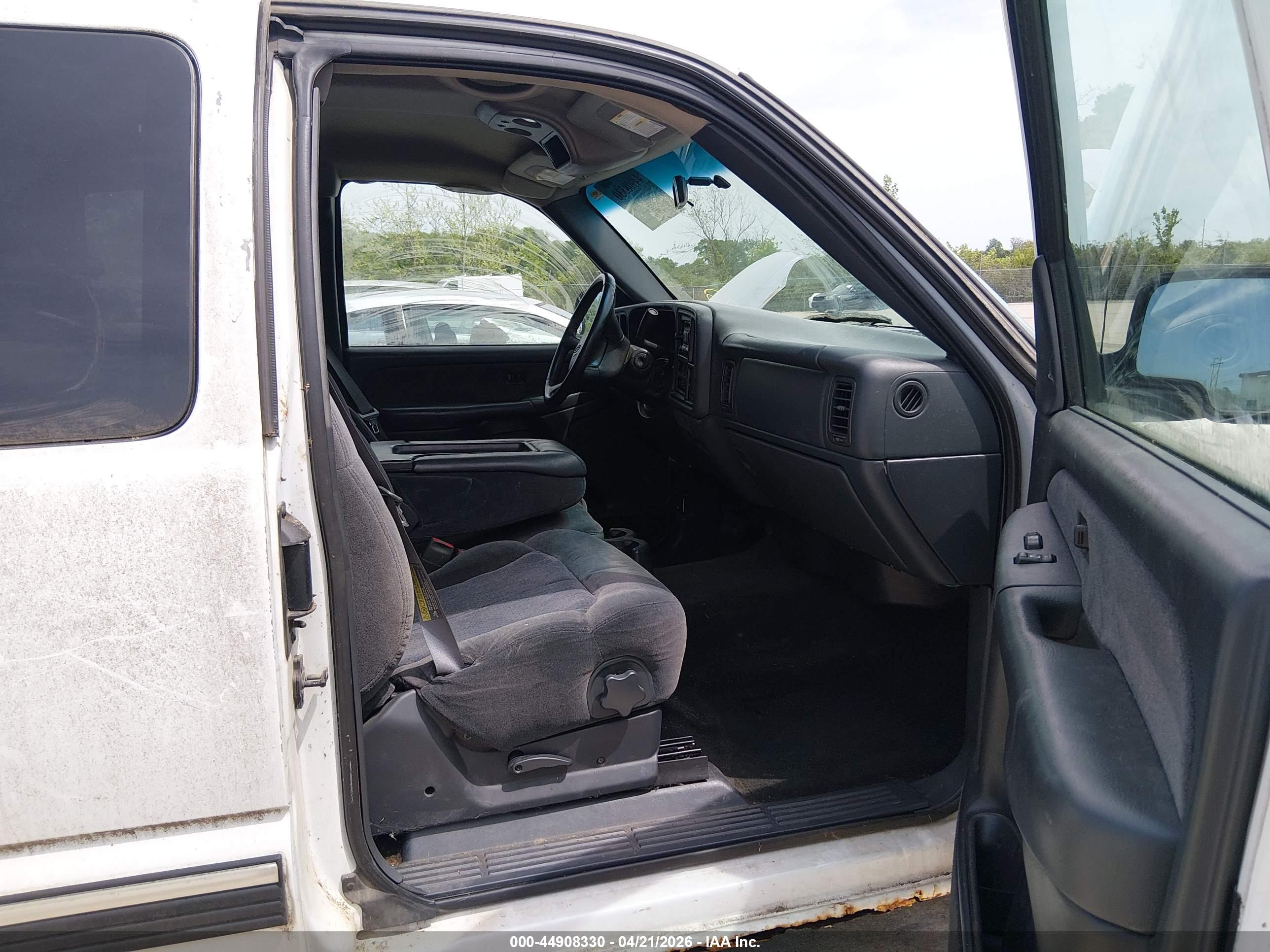 CHEVROLET SILVERADO image 5