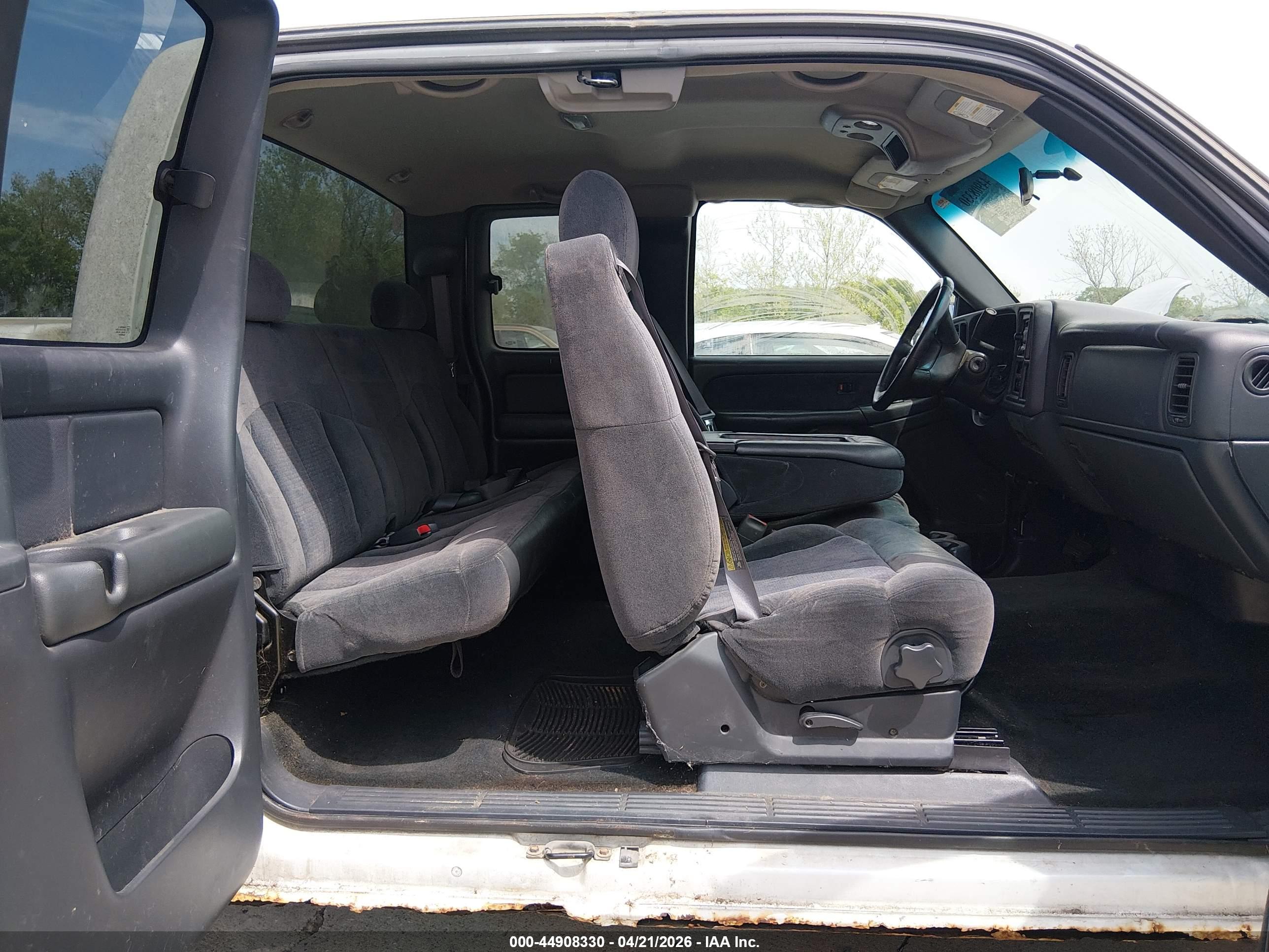 CHEVROLET SILVERADO image 8