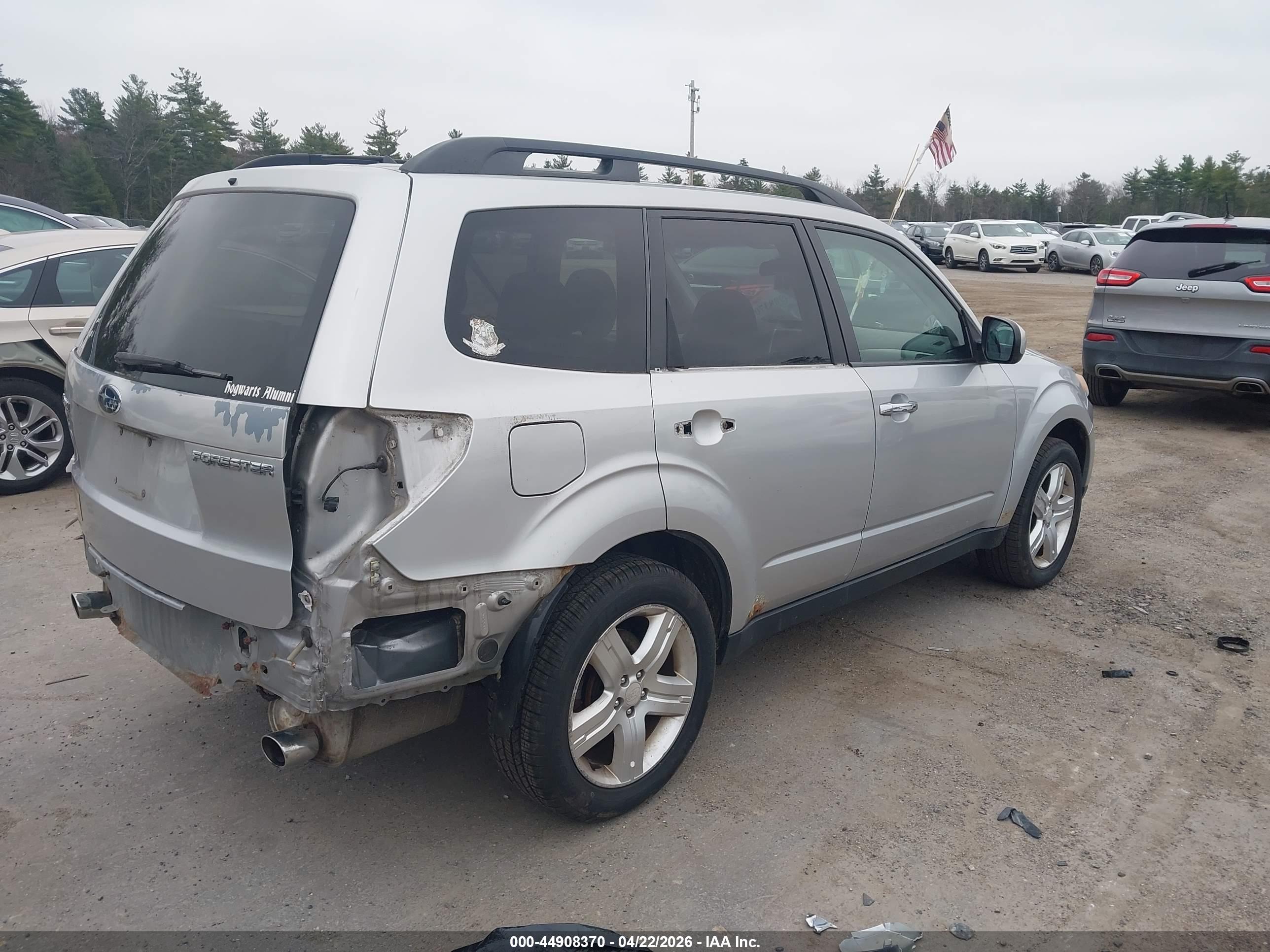 SUBARU FORESTER image 4