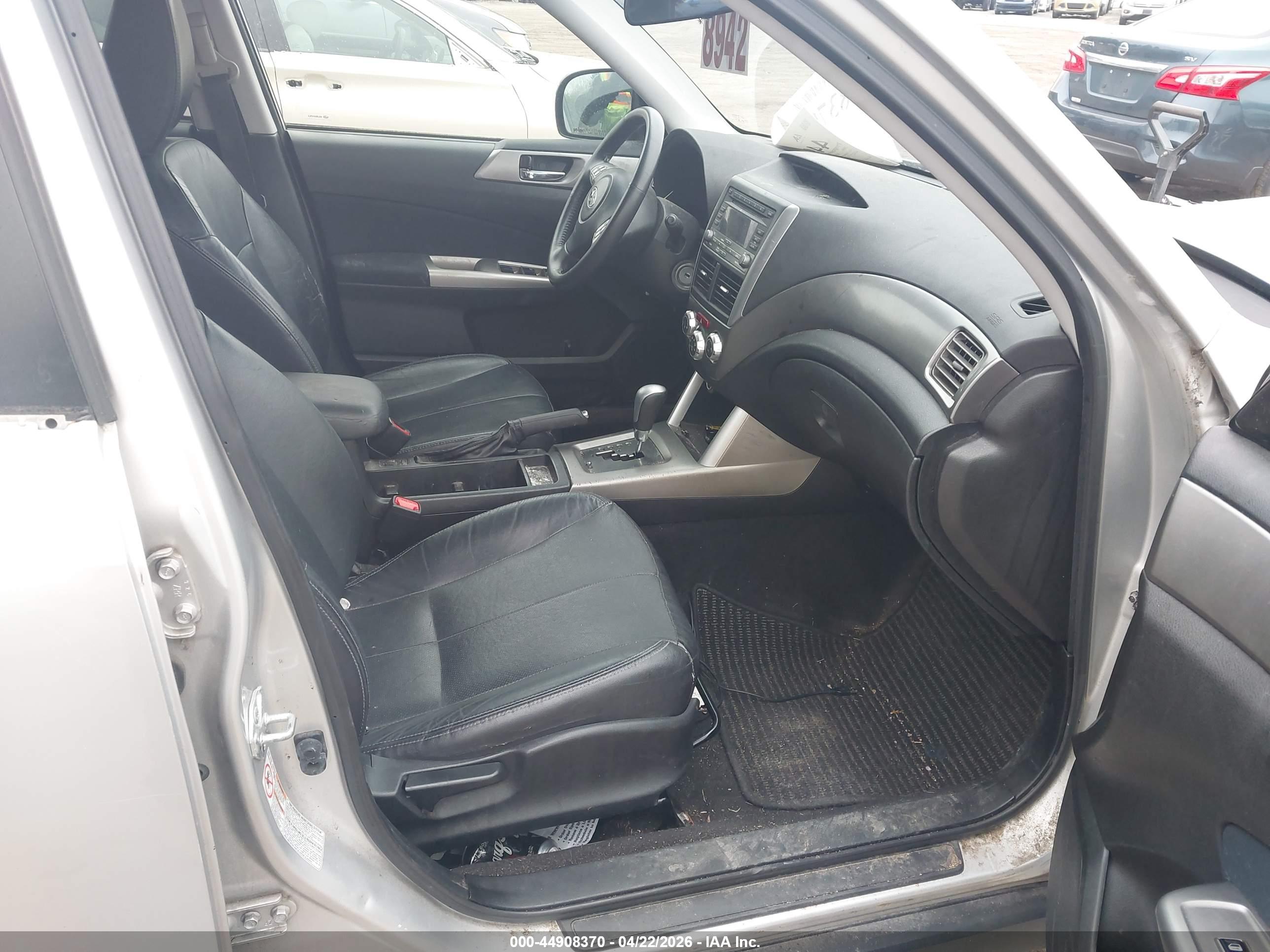 SUBARU FORESTER image 5