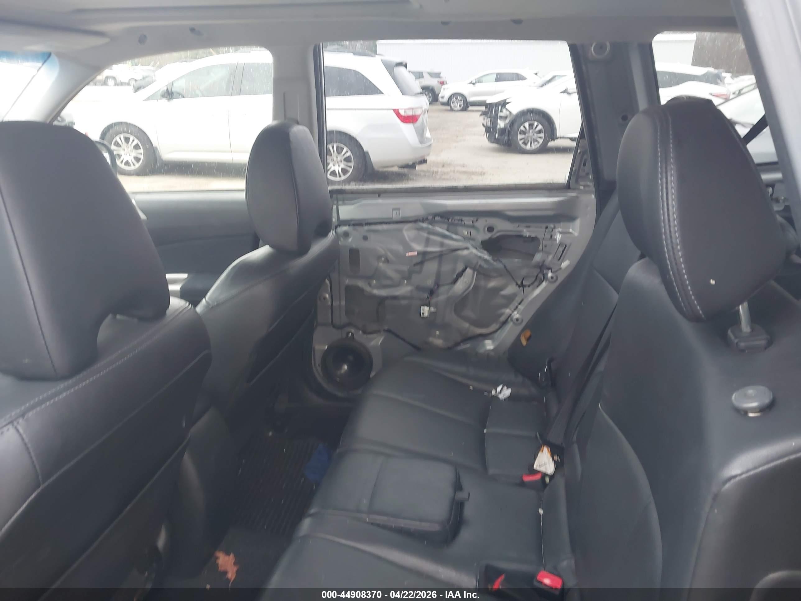 SUBARU FORESTER image 8