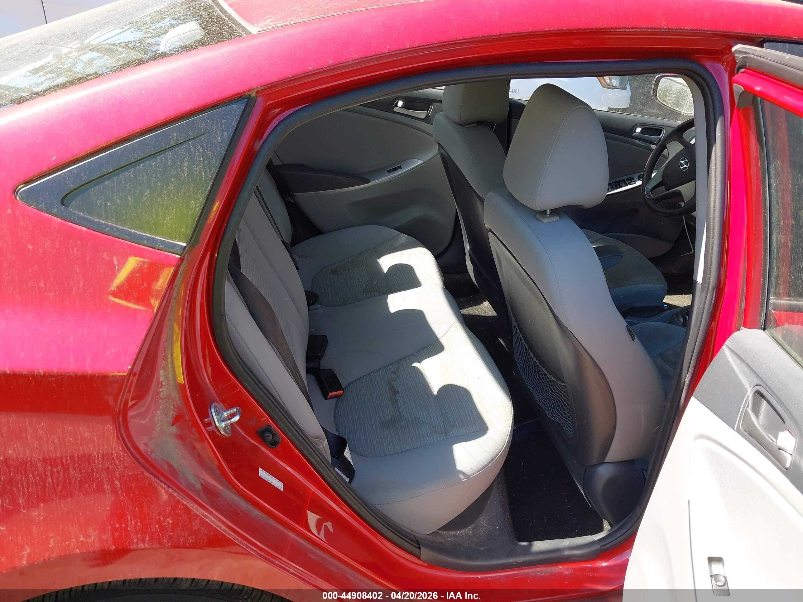 HYUNDAI ACCENT image 8