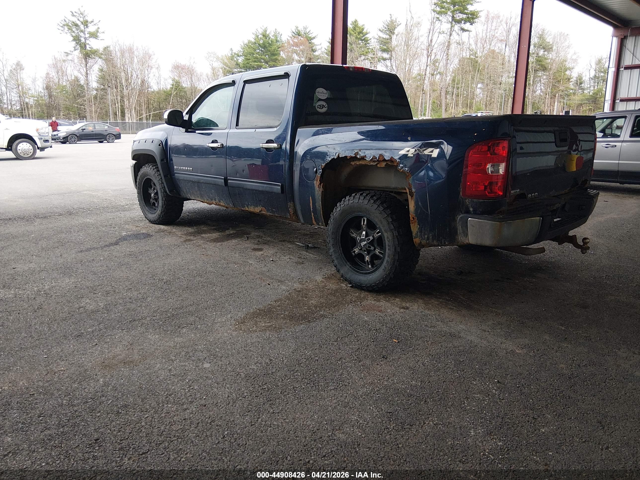 CHEVROLET SILVERADO image 3