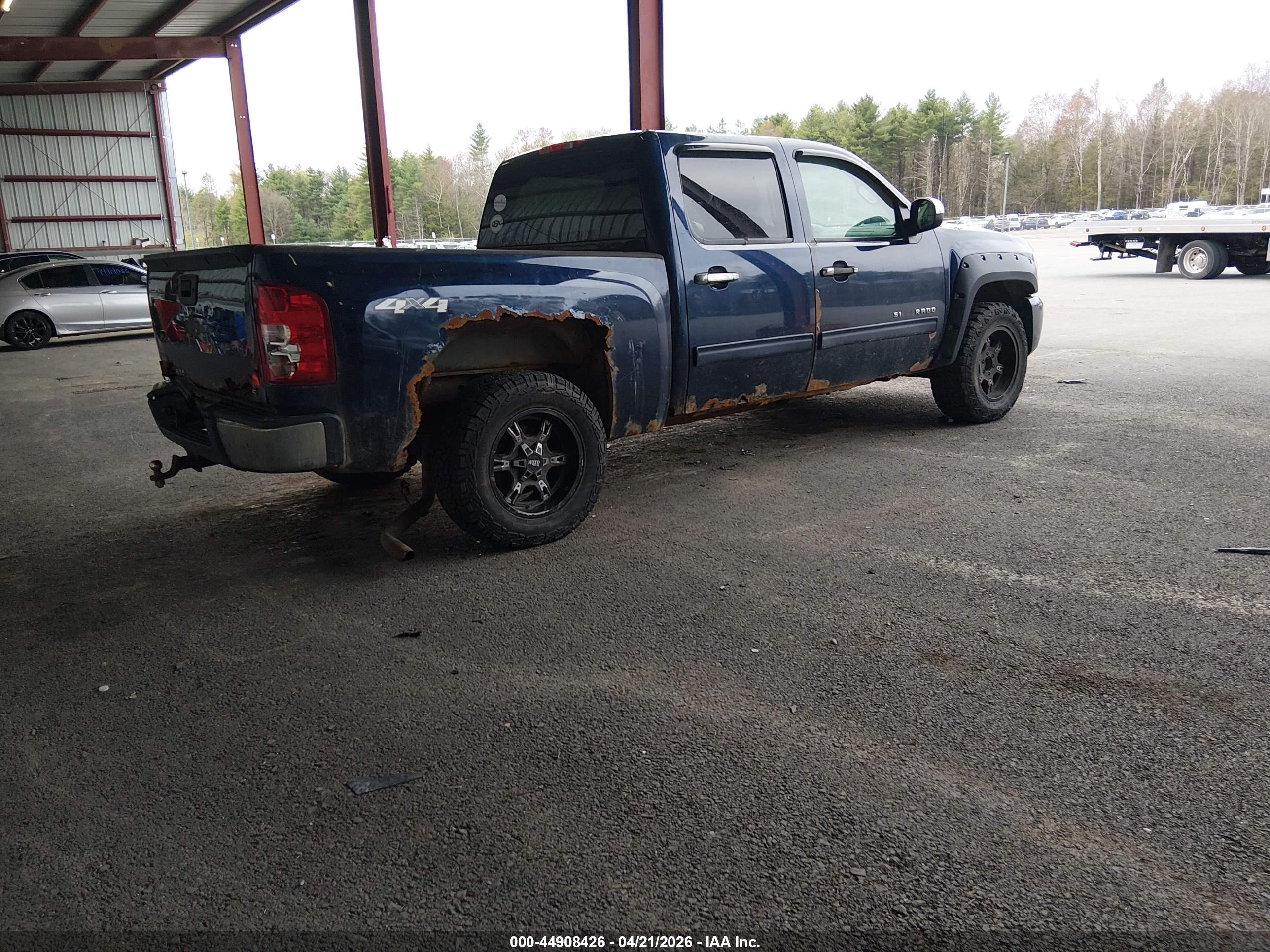 CHEVROLET SILVERADO image 4
