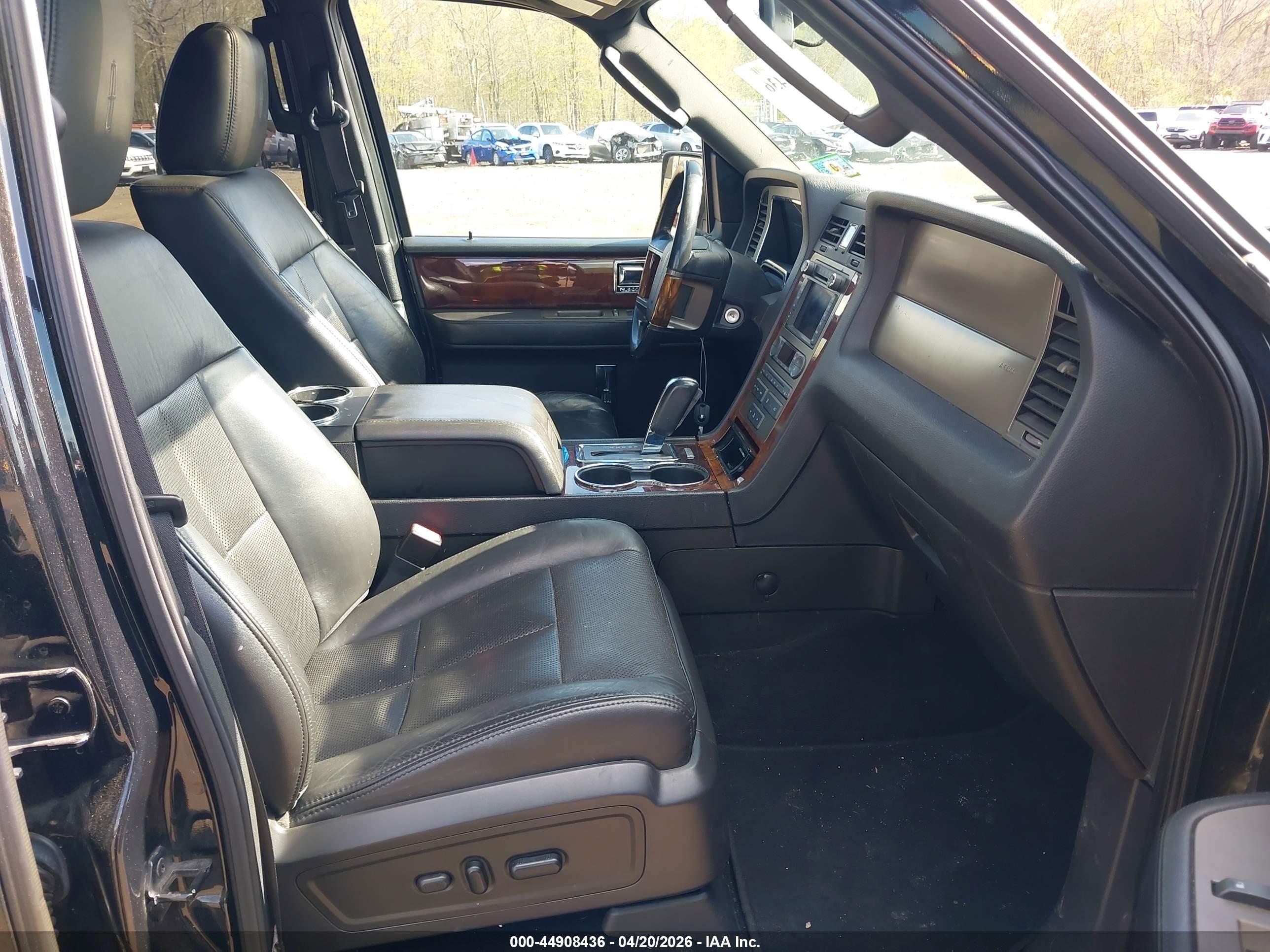 LINCOLN NAVIGATOR image 5