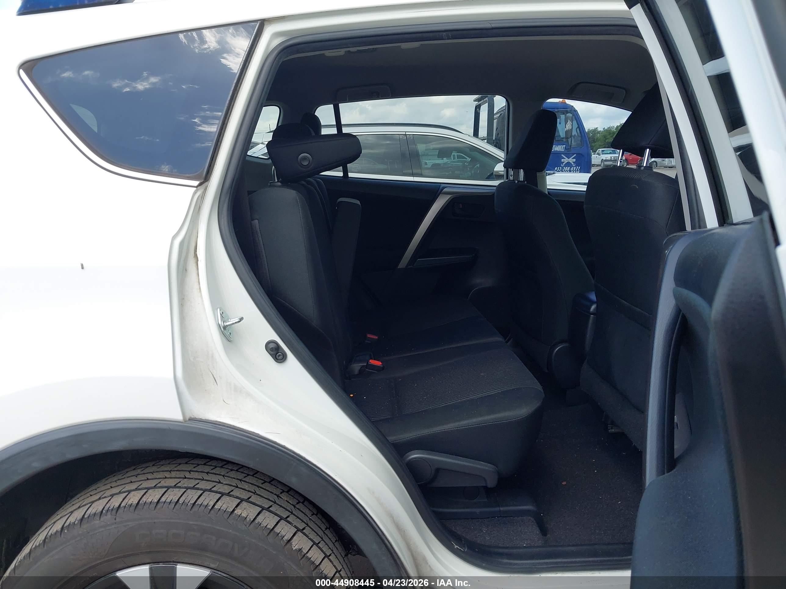 TOYOTA RAV4 image 8