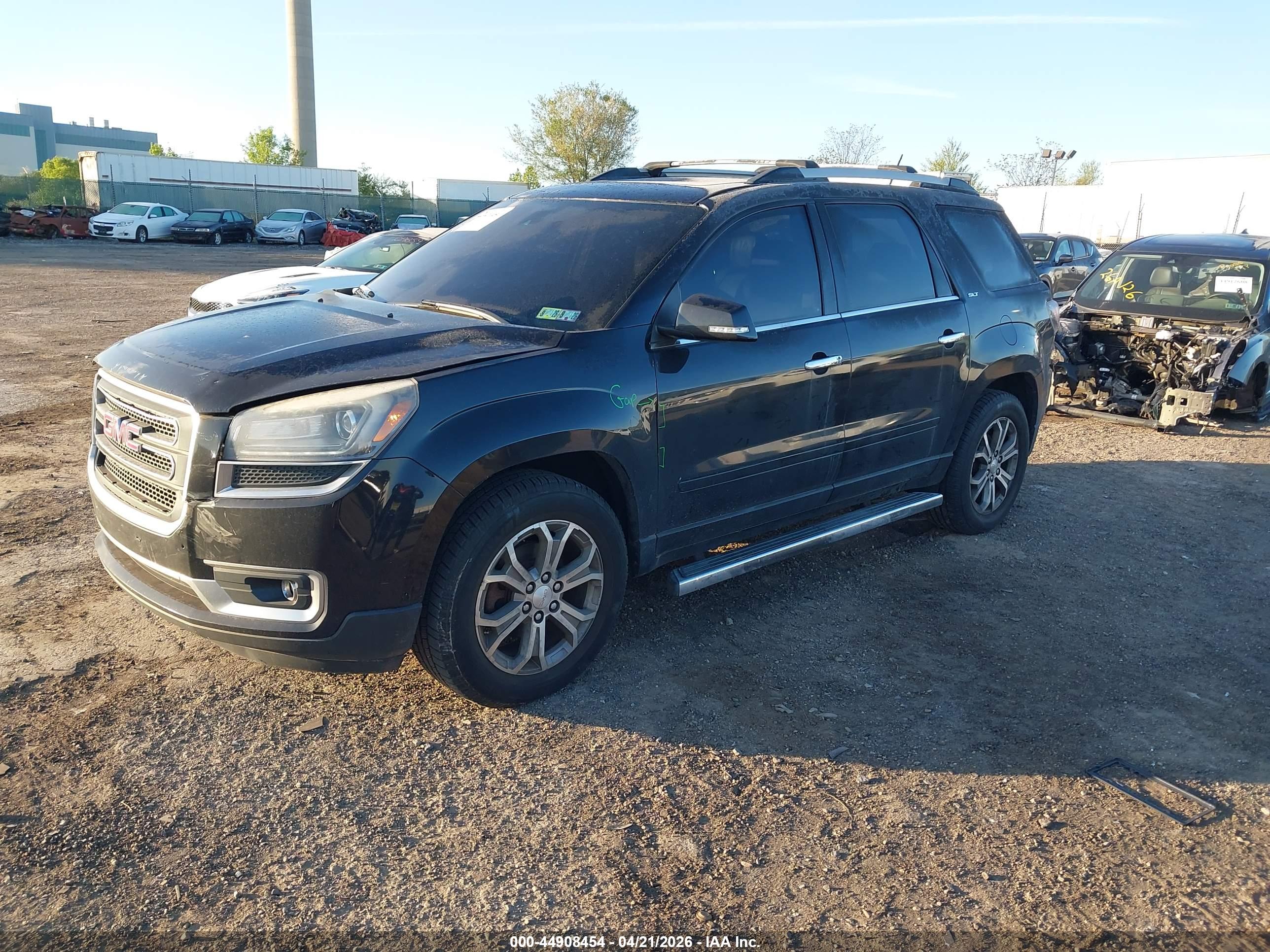 GMC ACADIA image 2