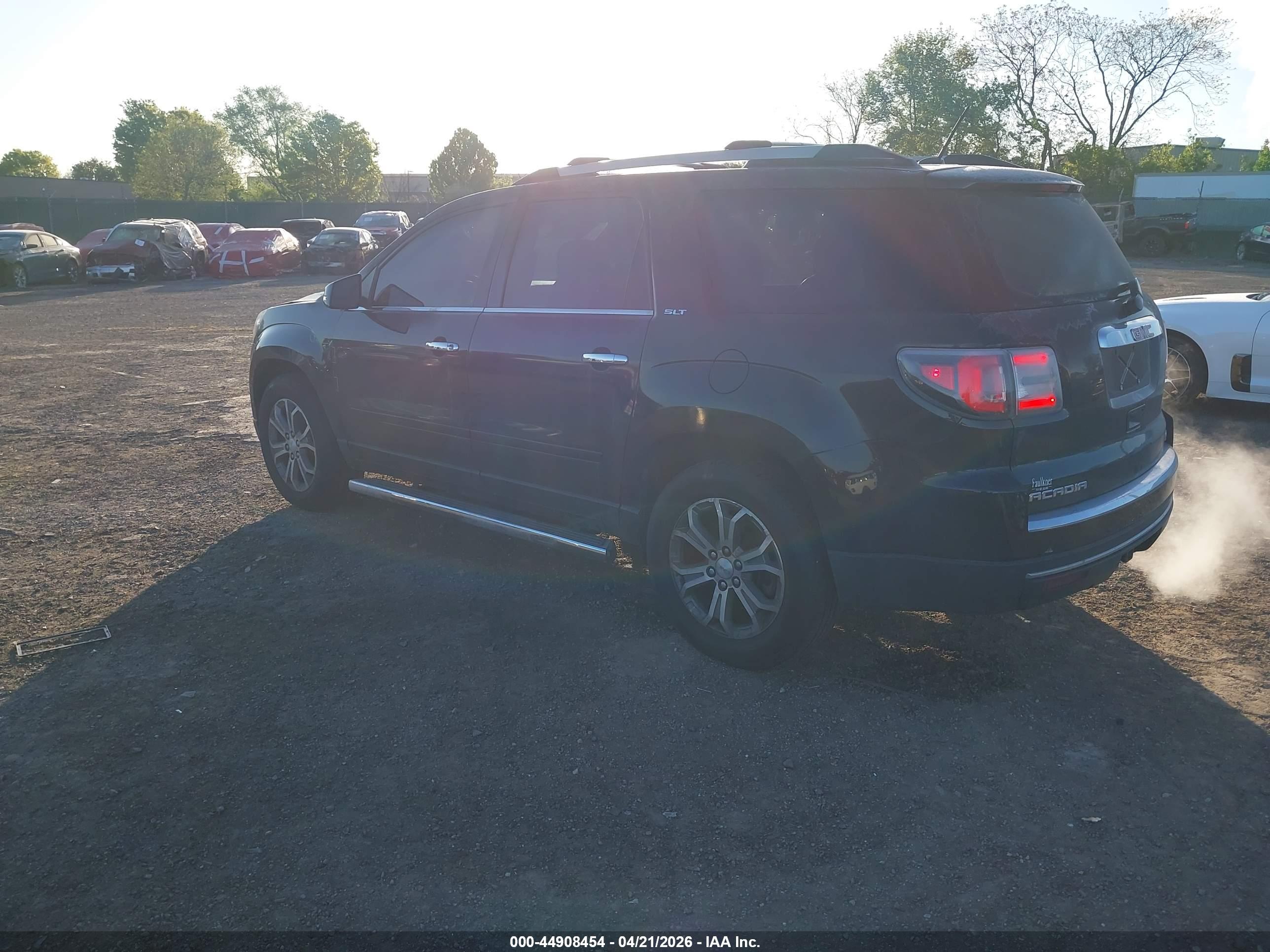 GMC ACADIA image 3