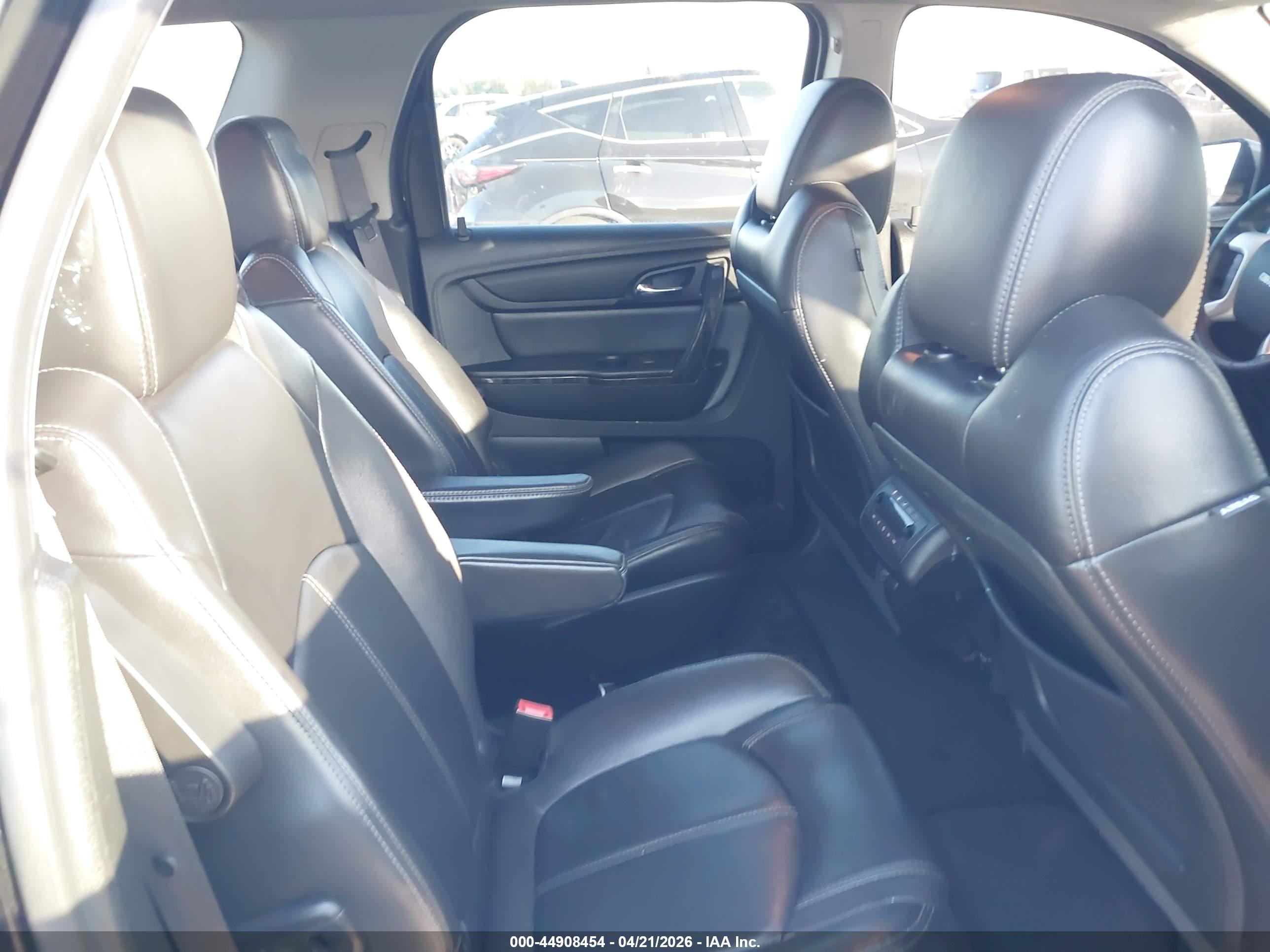 GMC ACADIA image 8