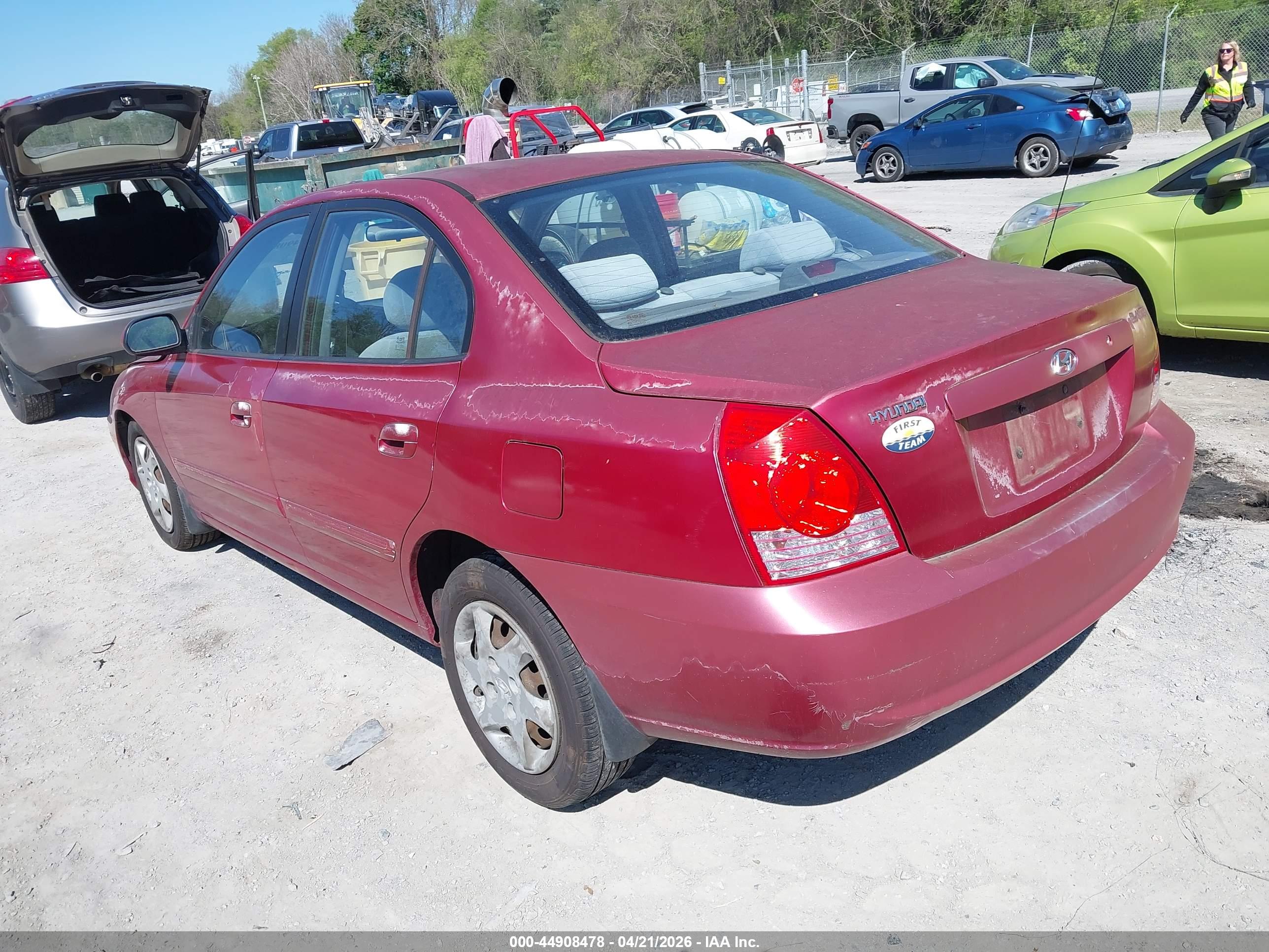 HYUNDAI ELANTRA image 3