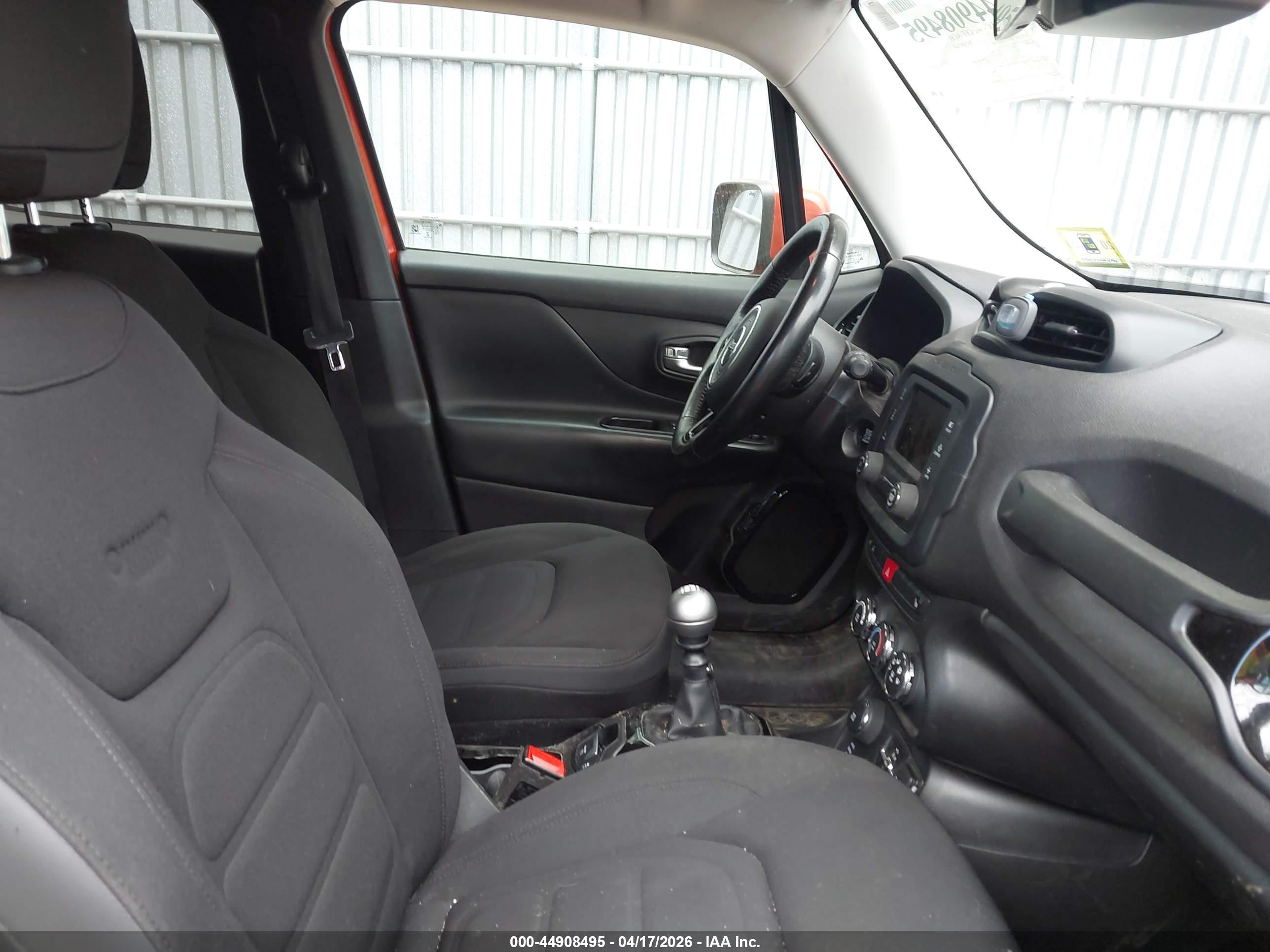 JEEP RENEGADE image 5