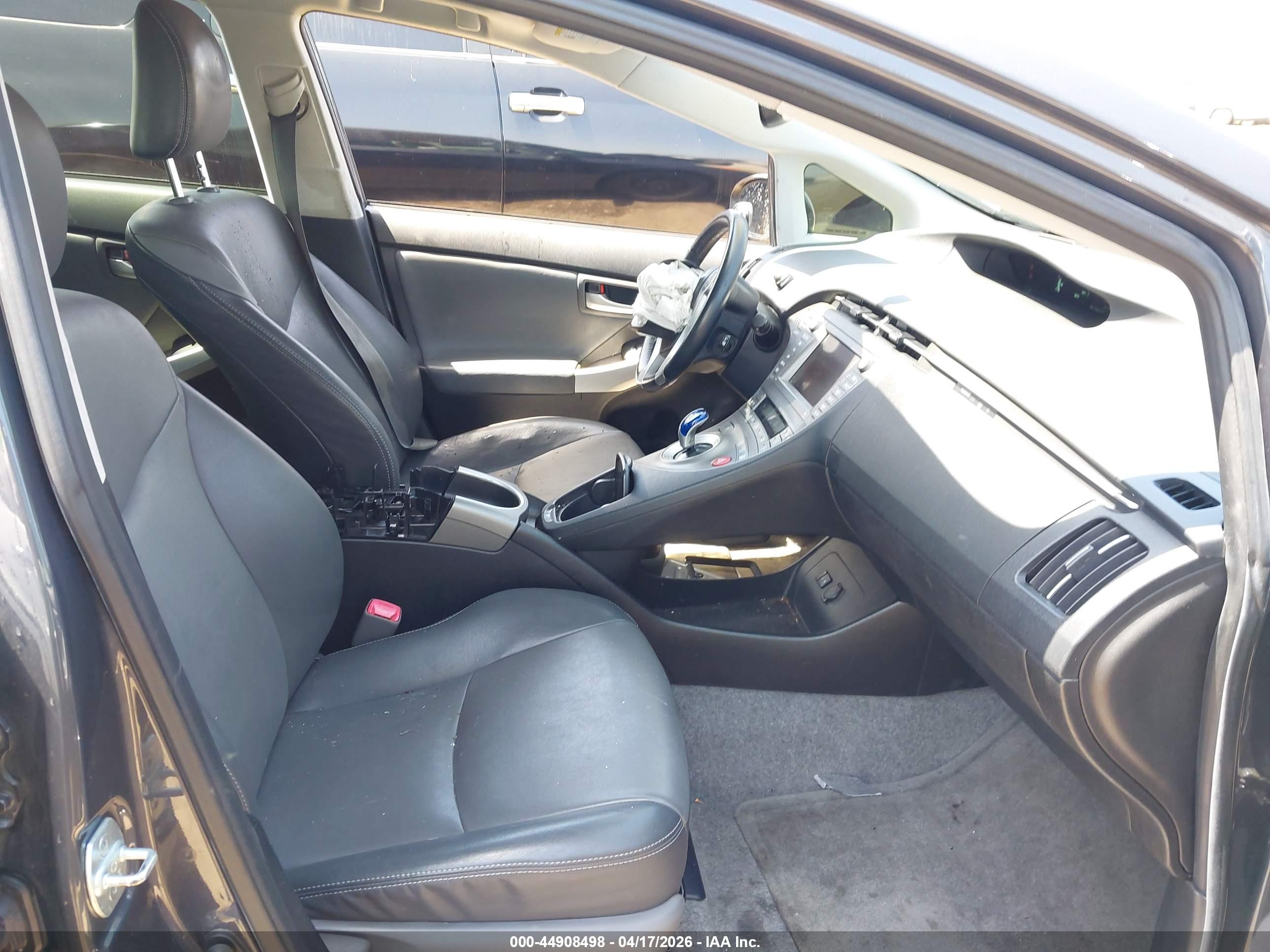 TOYOTA PRIUS image 5