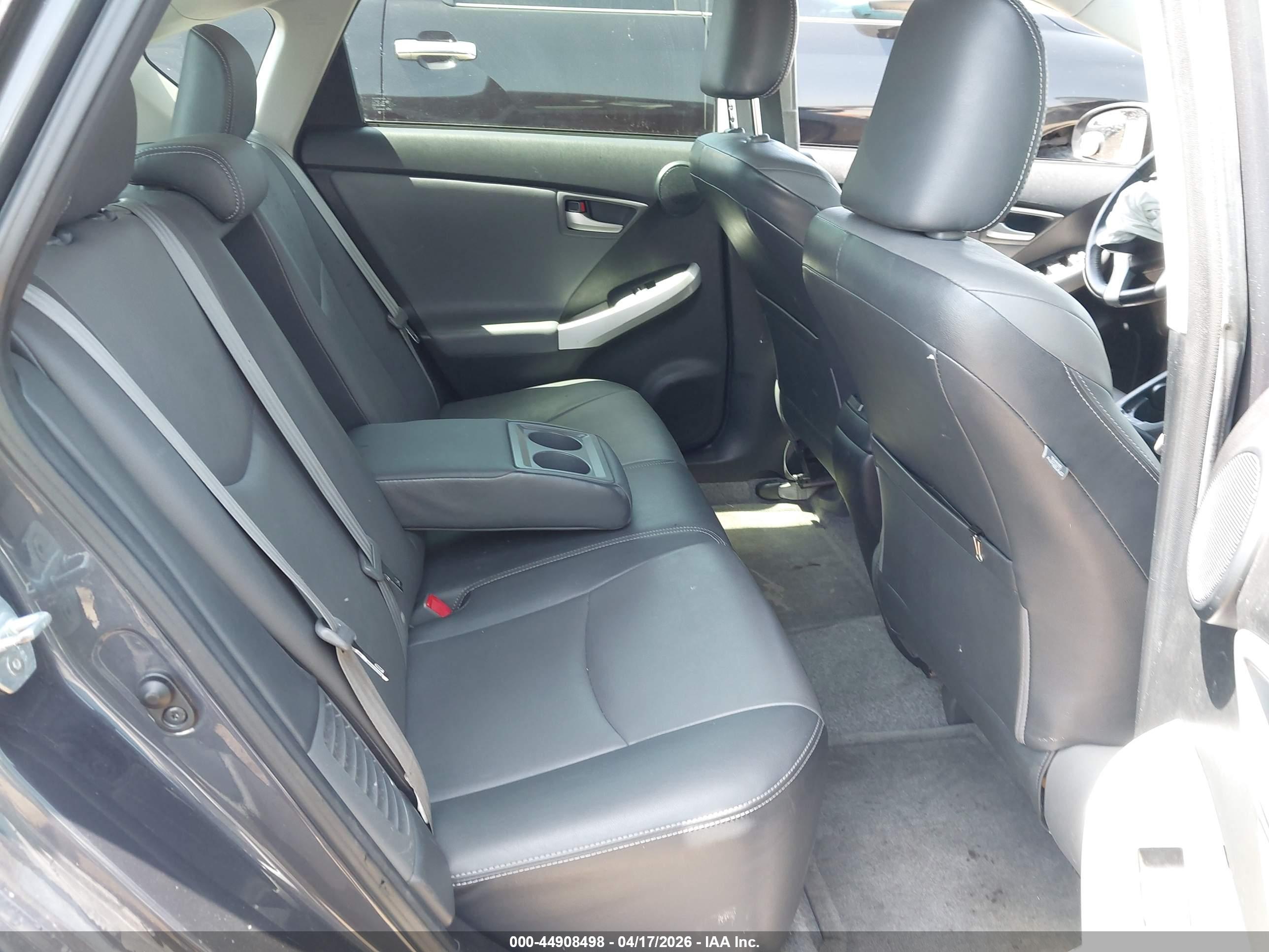 TOYOTA PRIUS image 8