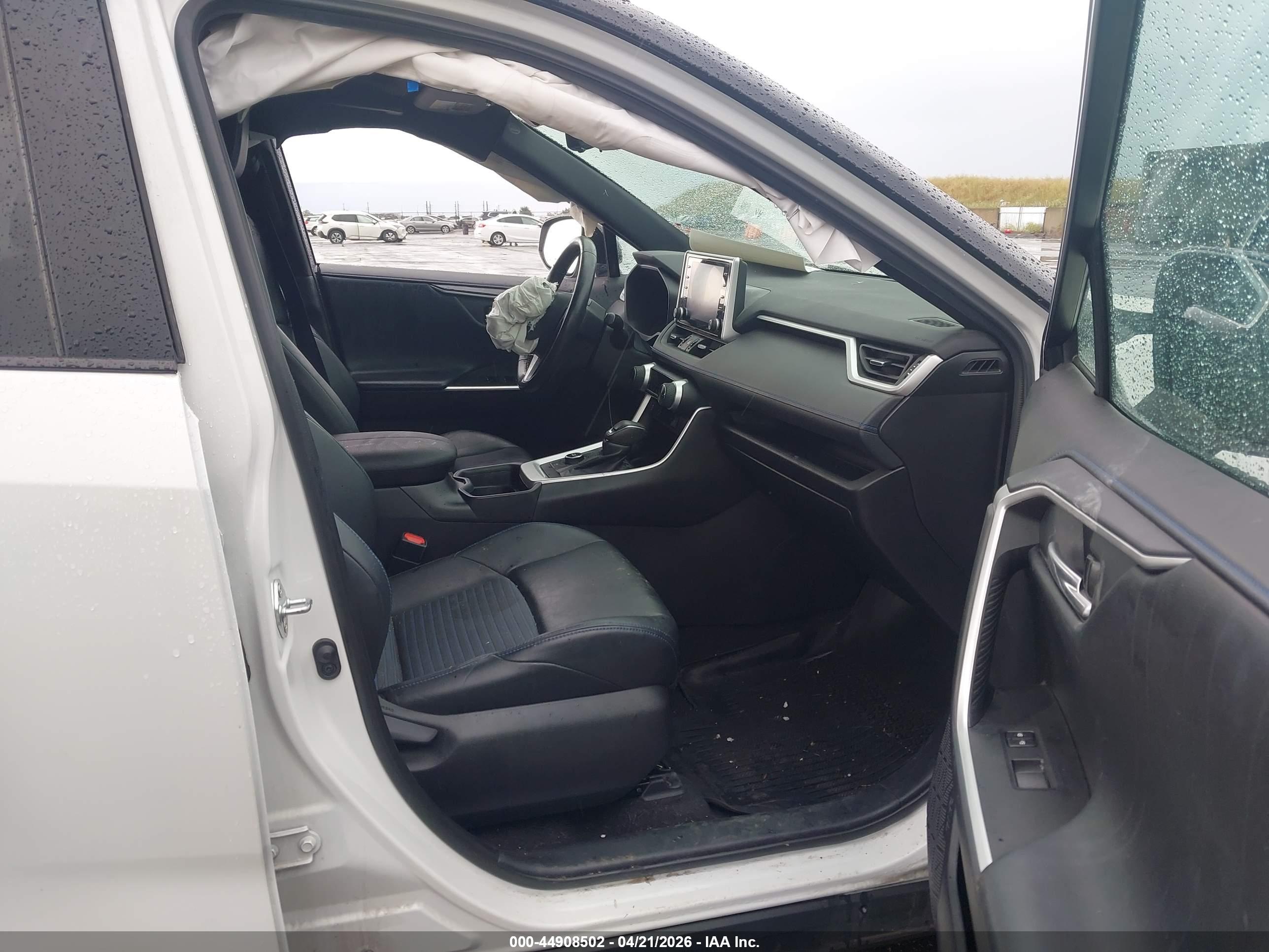 TOYOTA RAV4 image 5