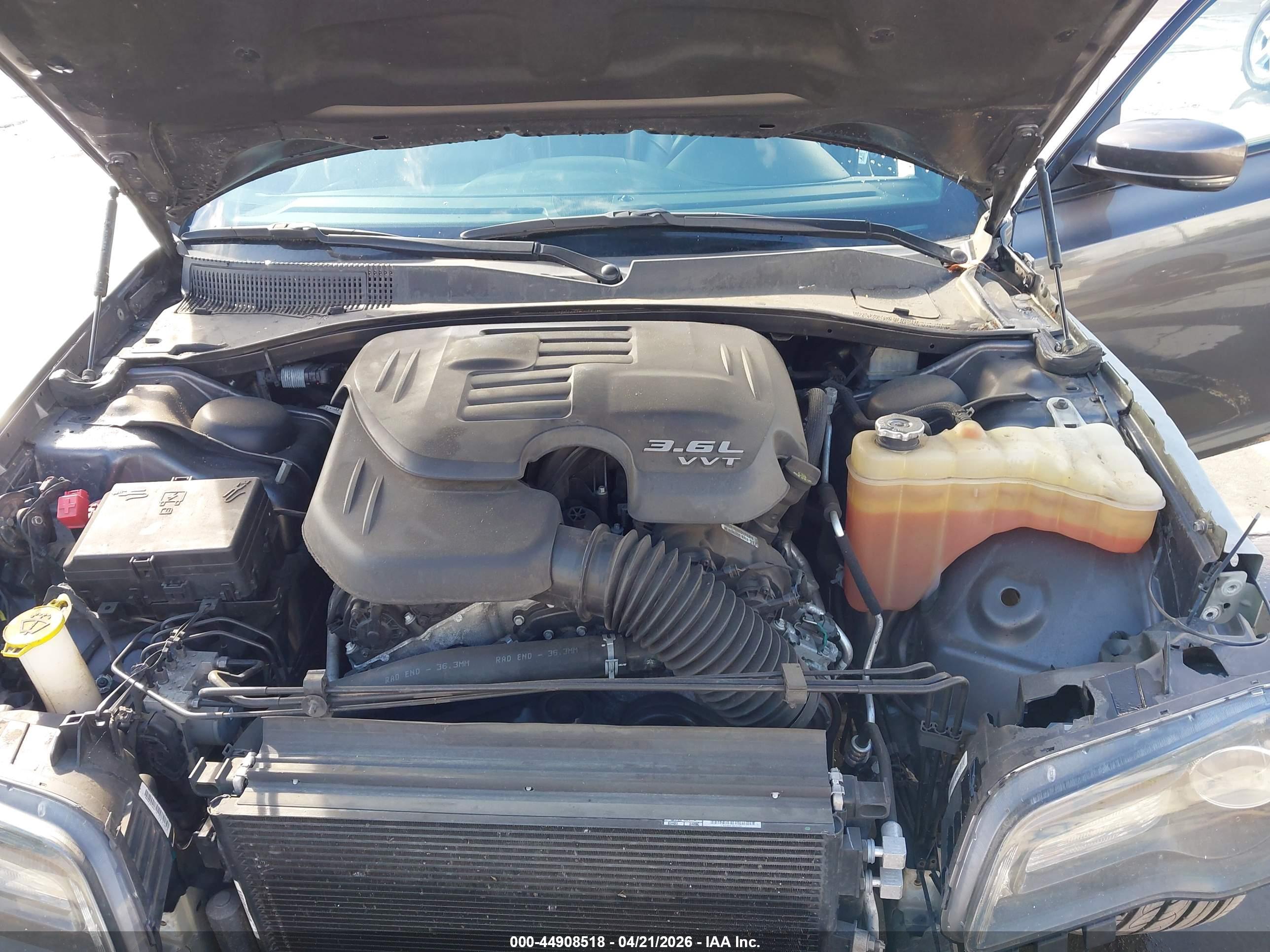 CHRYSLER 300 image 10