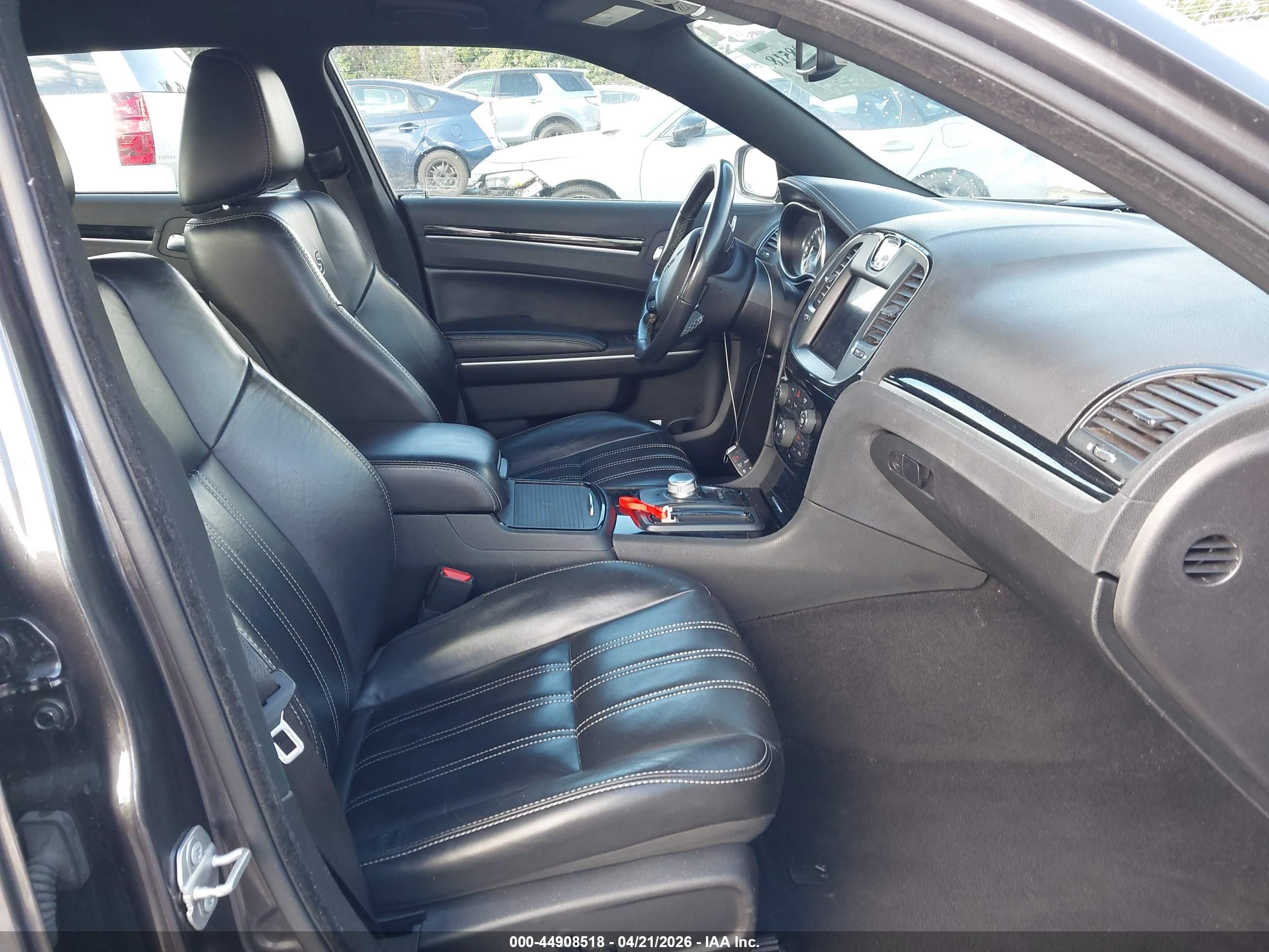 CHRYSLER 300 image 5