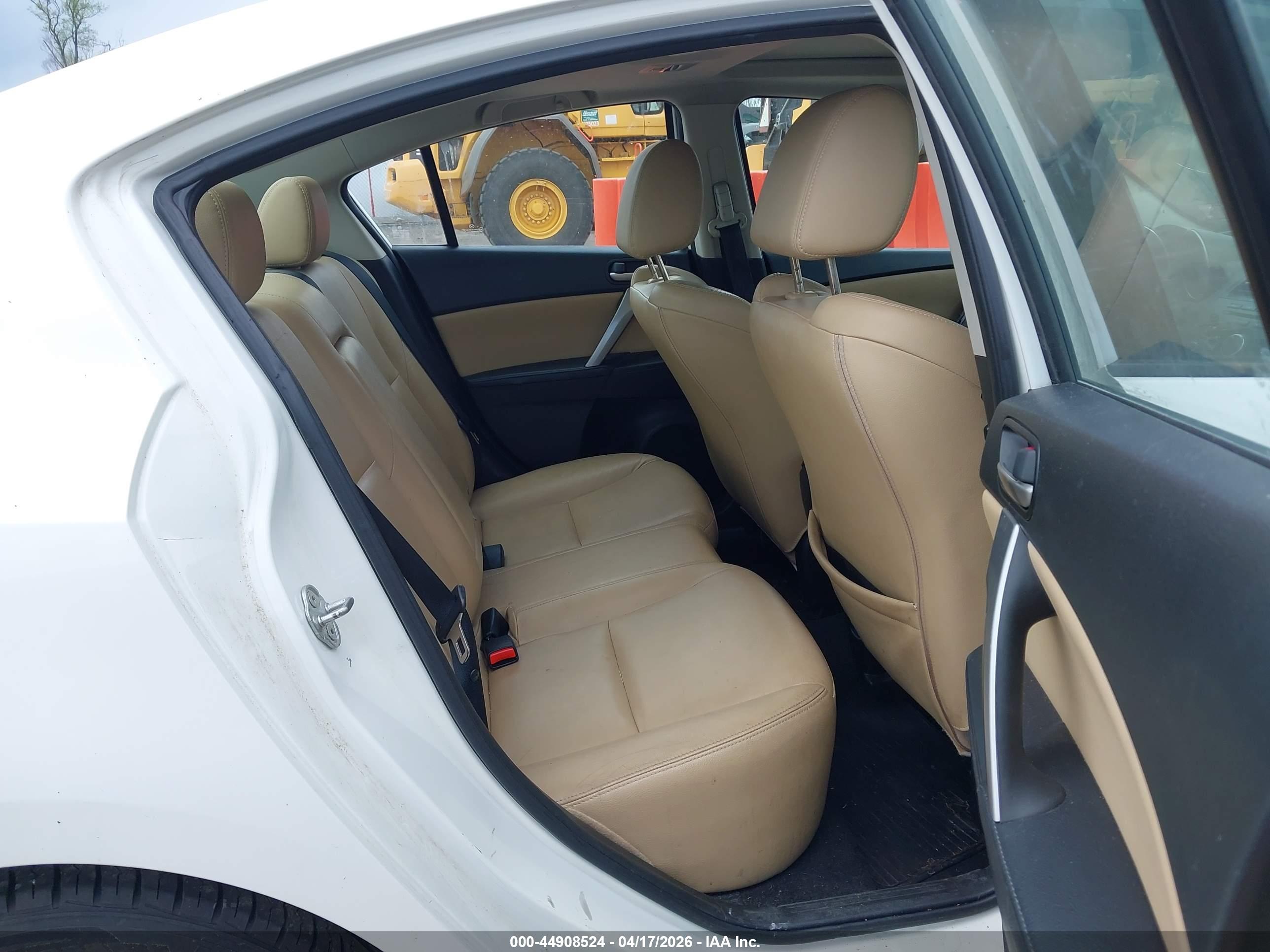 MAZDA MAZDA3 image 8