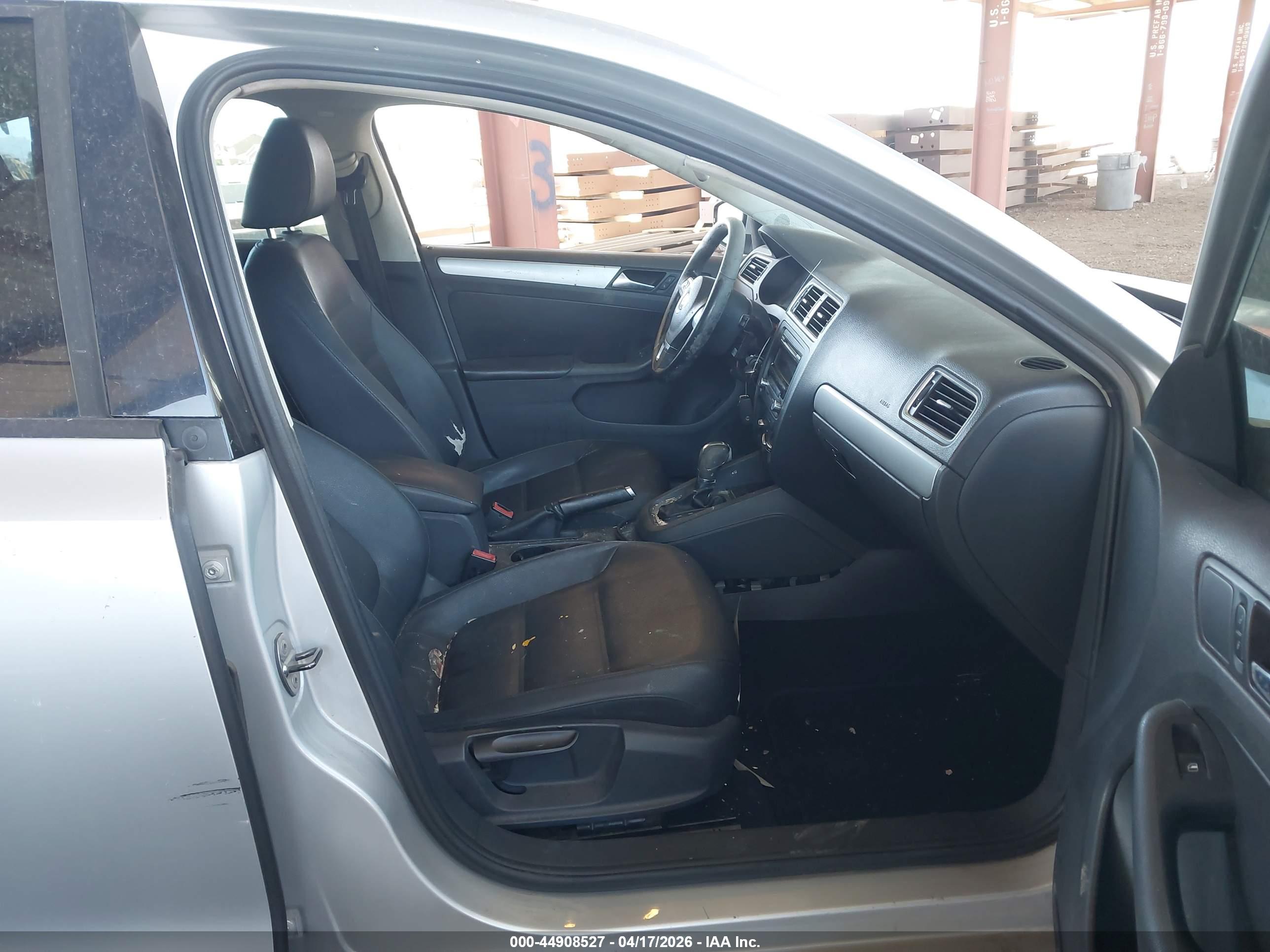 VOLKSWAGEN JETTA image 5
