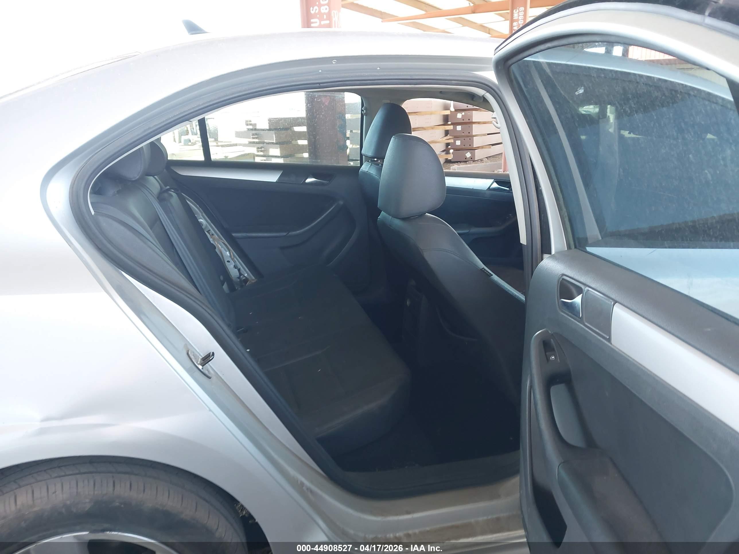 VOLKSWAGEN JETTA image 8